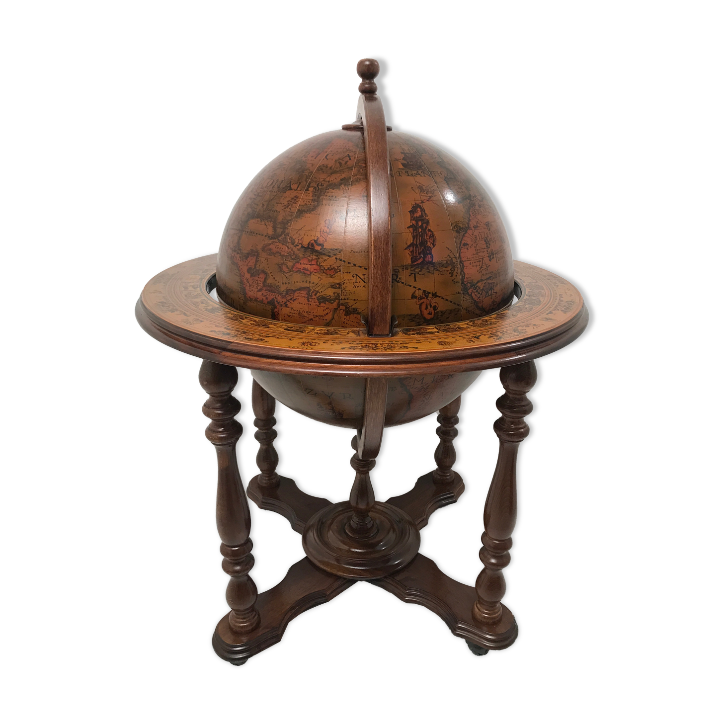 Bar en forme de globe terrestre vintage
