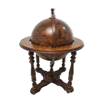 Bar en forme de globe terrestre vintage