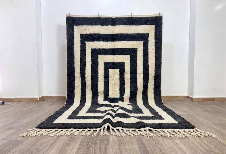 Handwoven natural wool rug, traditional black and white, 2/3 m.