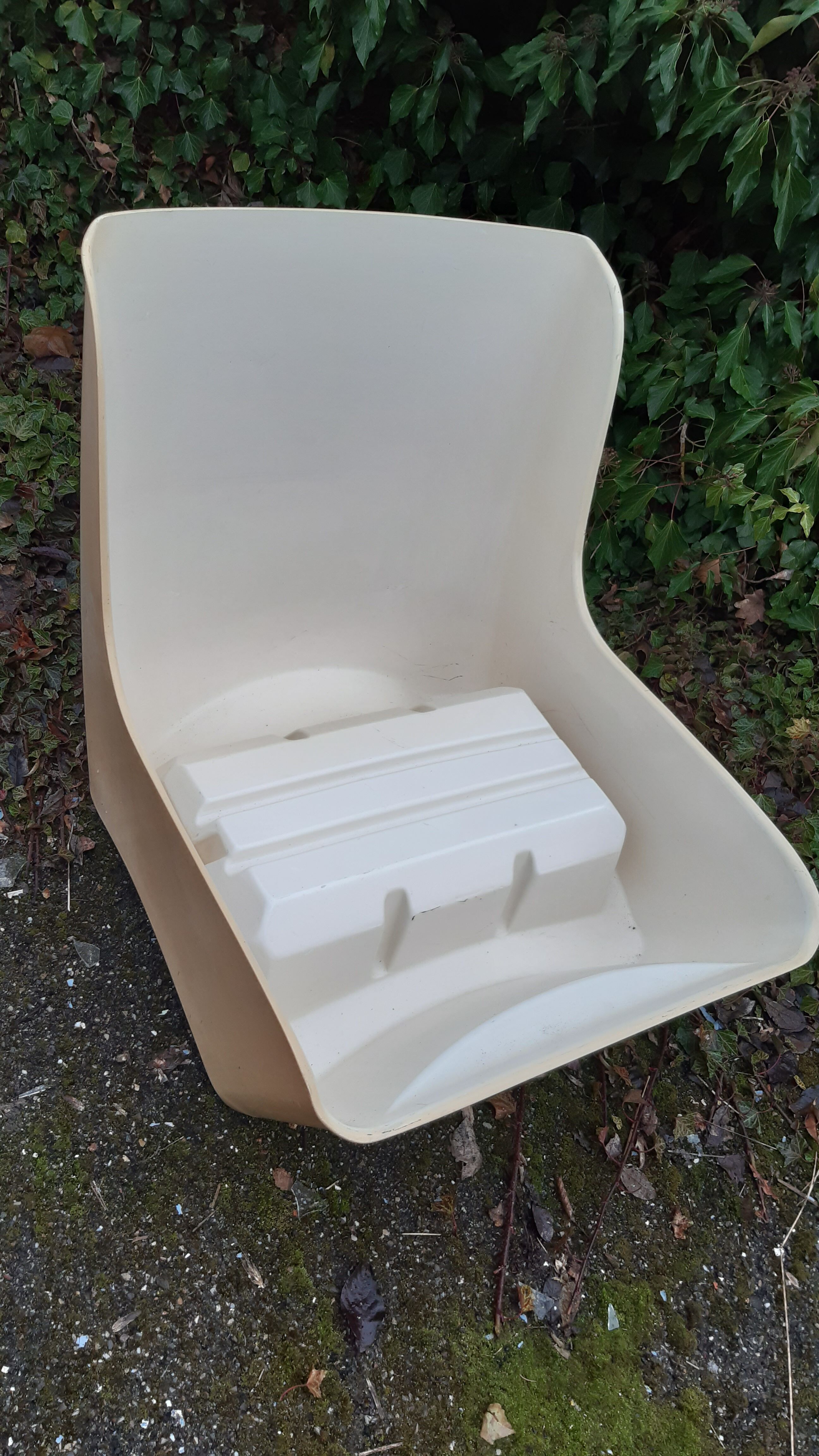 Chauffeuse seventies fibre et velours