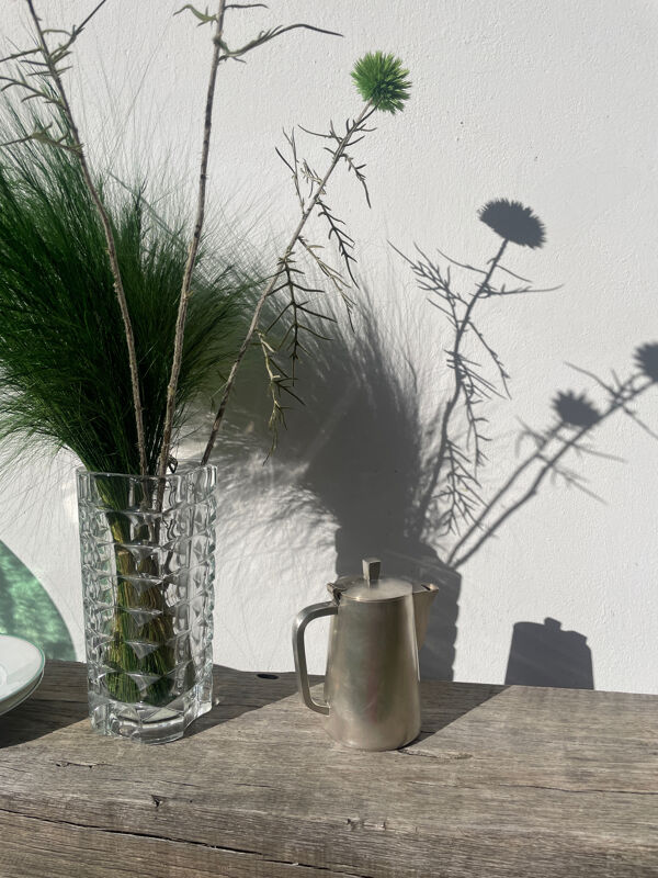 Théière en métal argenté art déco