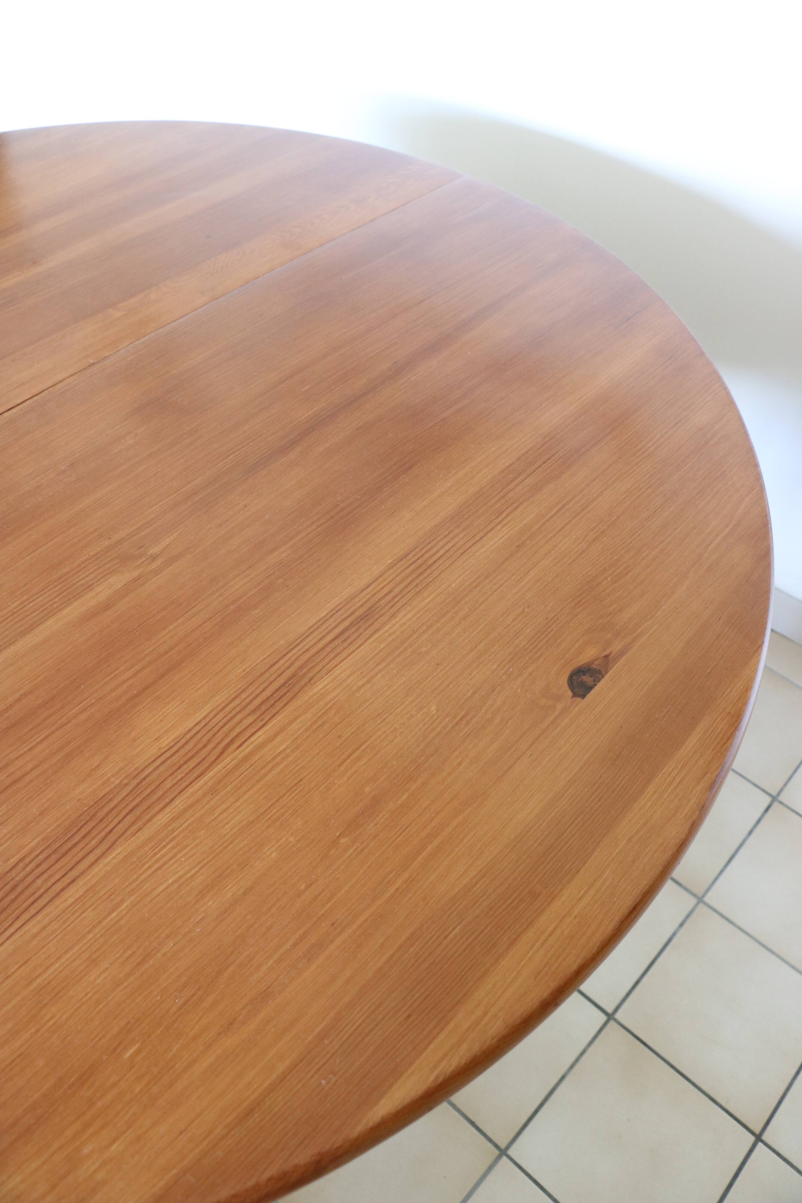 Extendable round table, solid wood, 1970