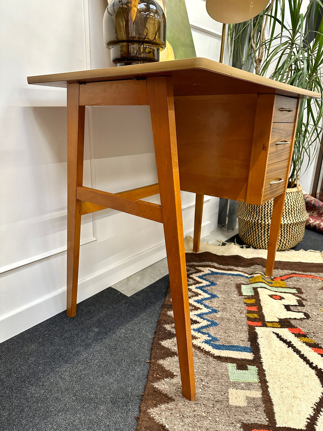 Desk formica compass legs