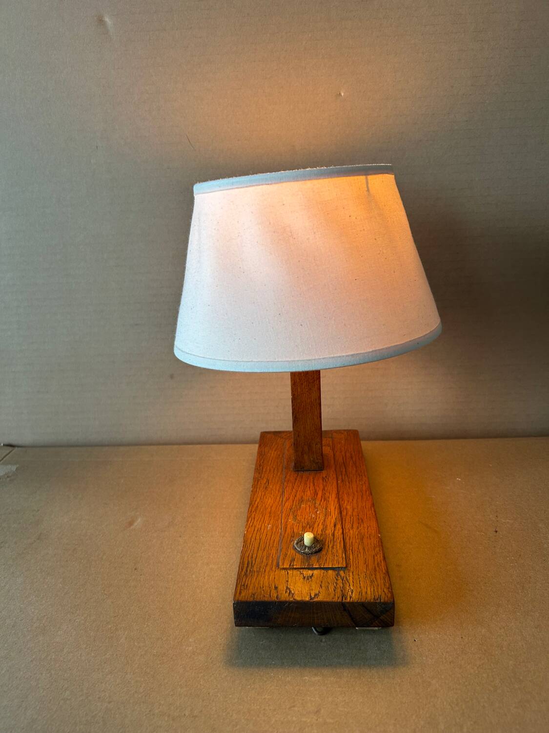 Petite lampe à poser en bois
