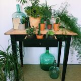 Farm table with tapered feet