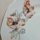 Plat en porcelaine aux coquelicots