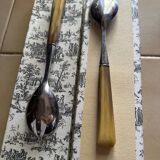 Salad servers