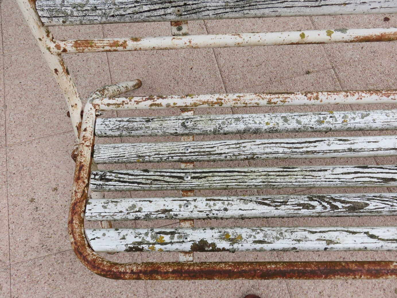 Folding garden bench