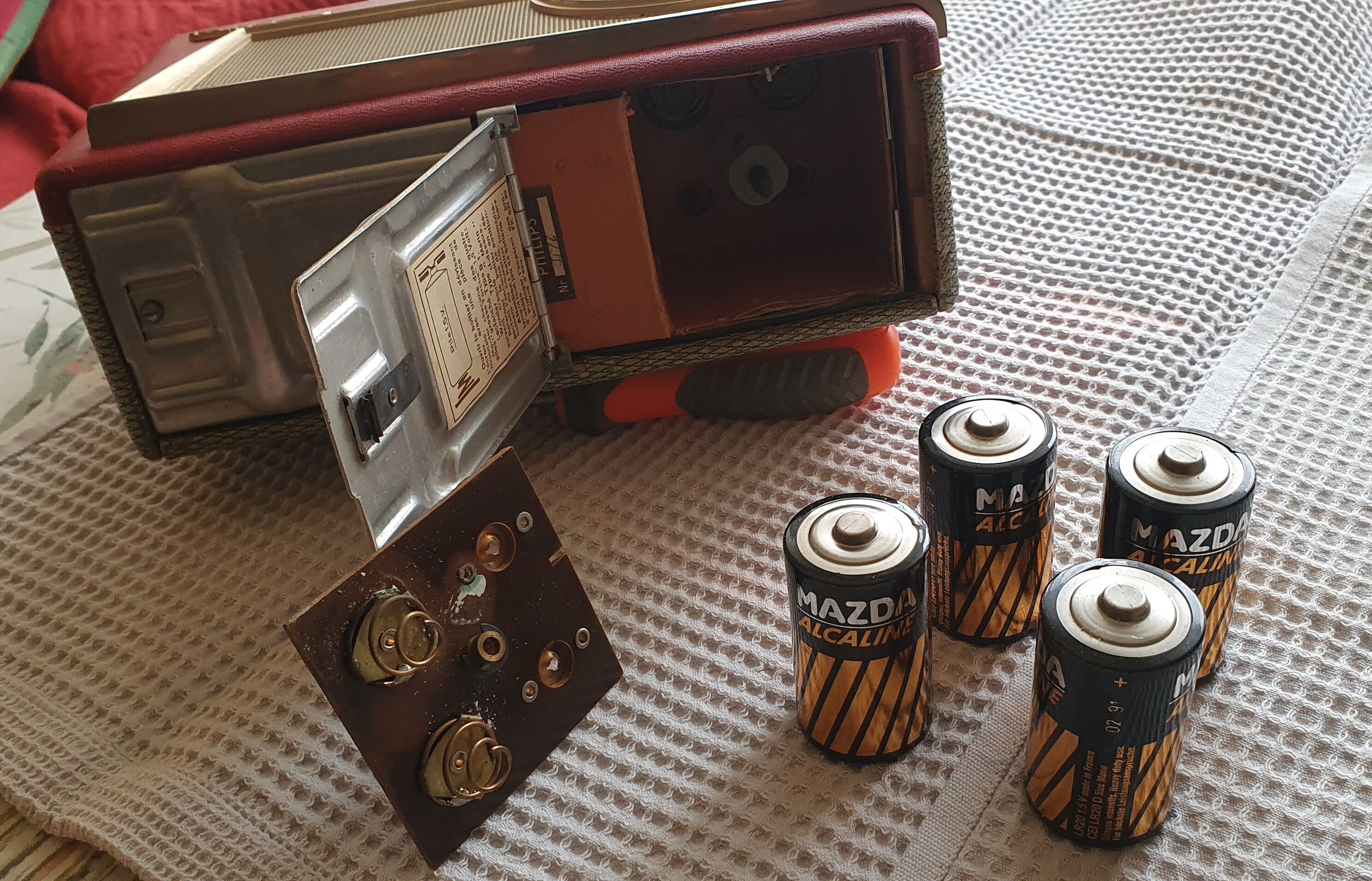 Radio station with GO/PO batteries
