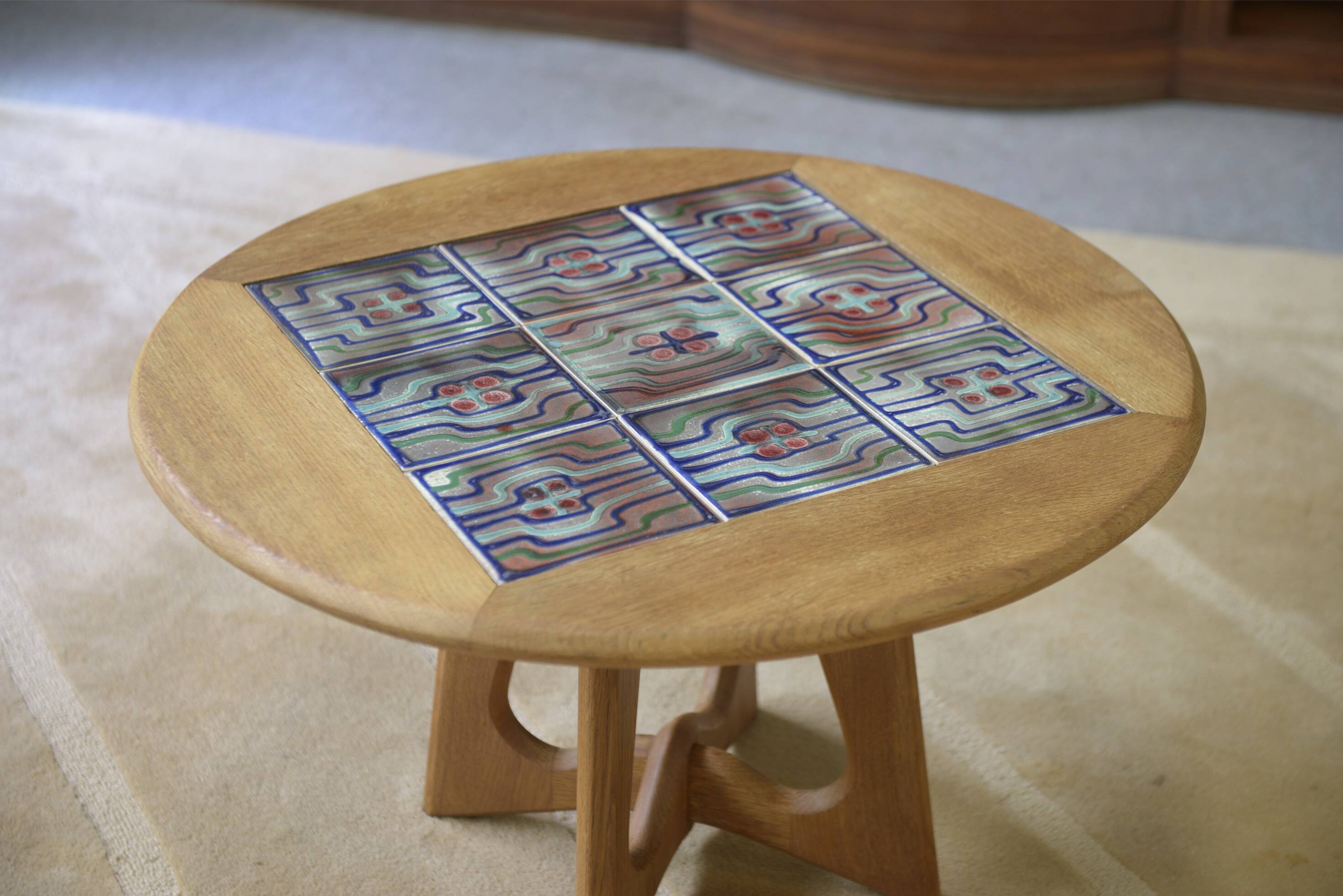 Guéridon/coffee table in oak by Guillerme and Chambron and ceramic by Danikowski for Votre Maison 1950s.