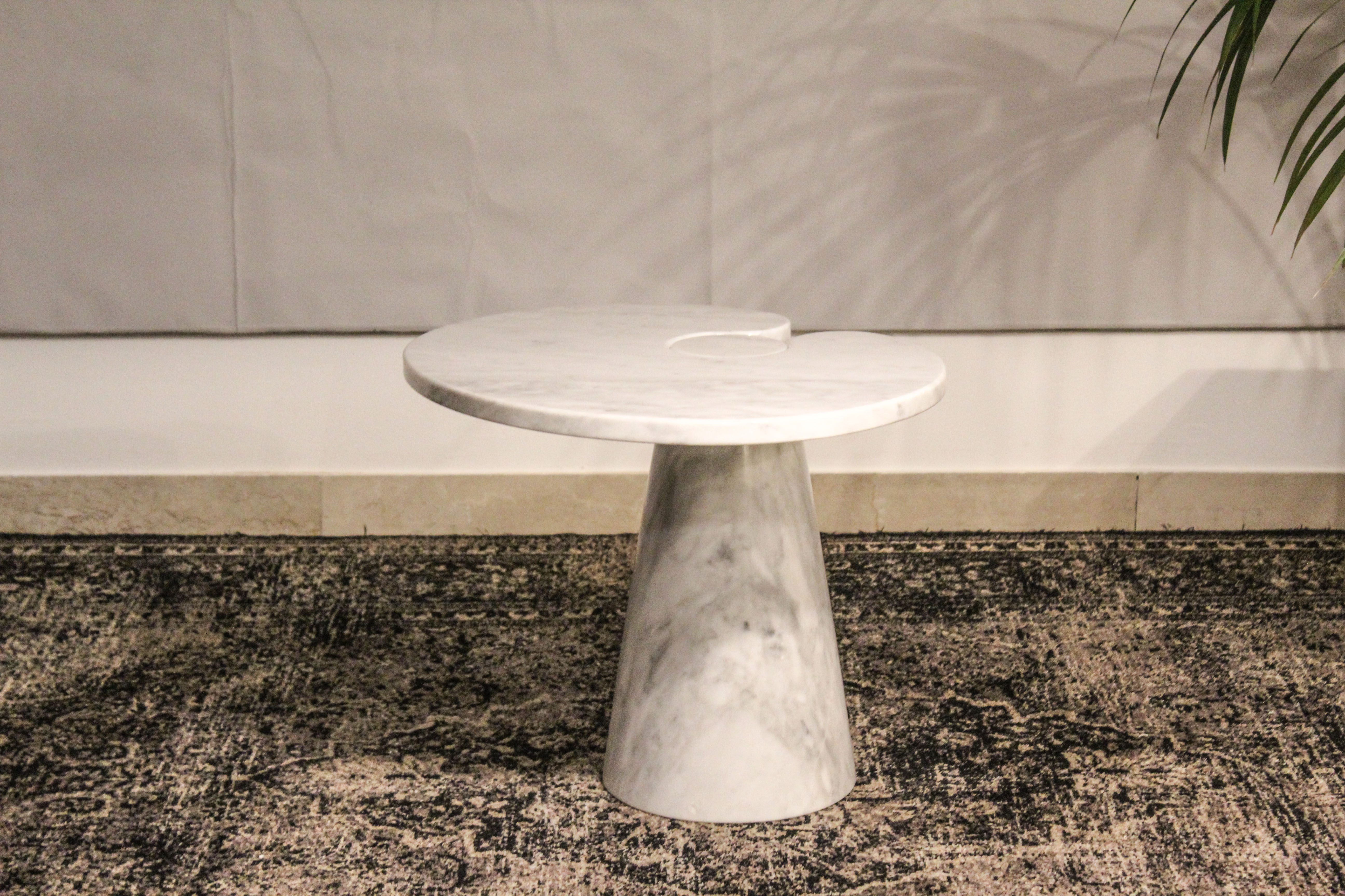 Coffee table in Italian whithe  Carrara marble