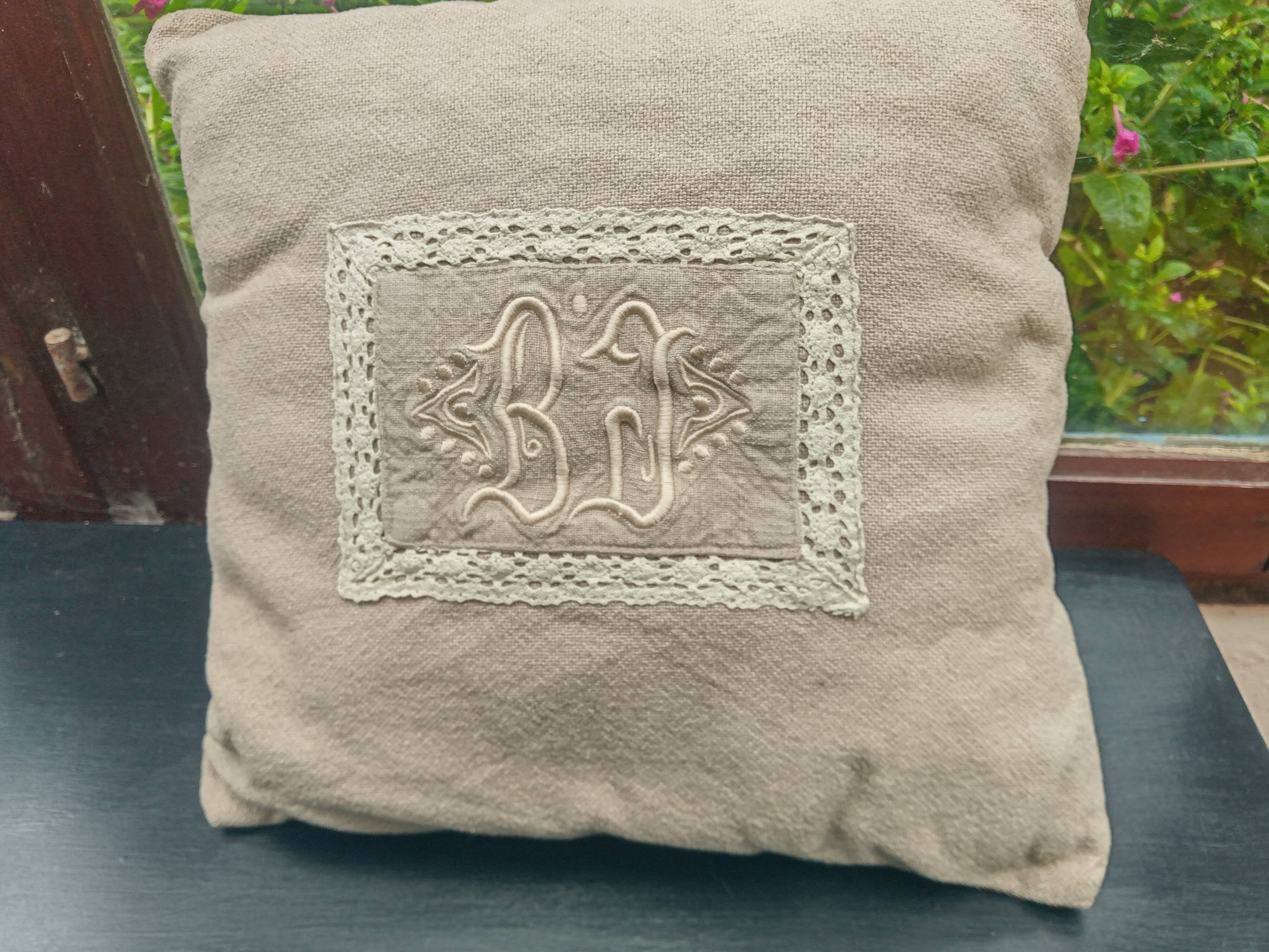 Lace cushion / Monogram