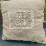 Lace cushion / Monogram