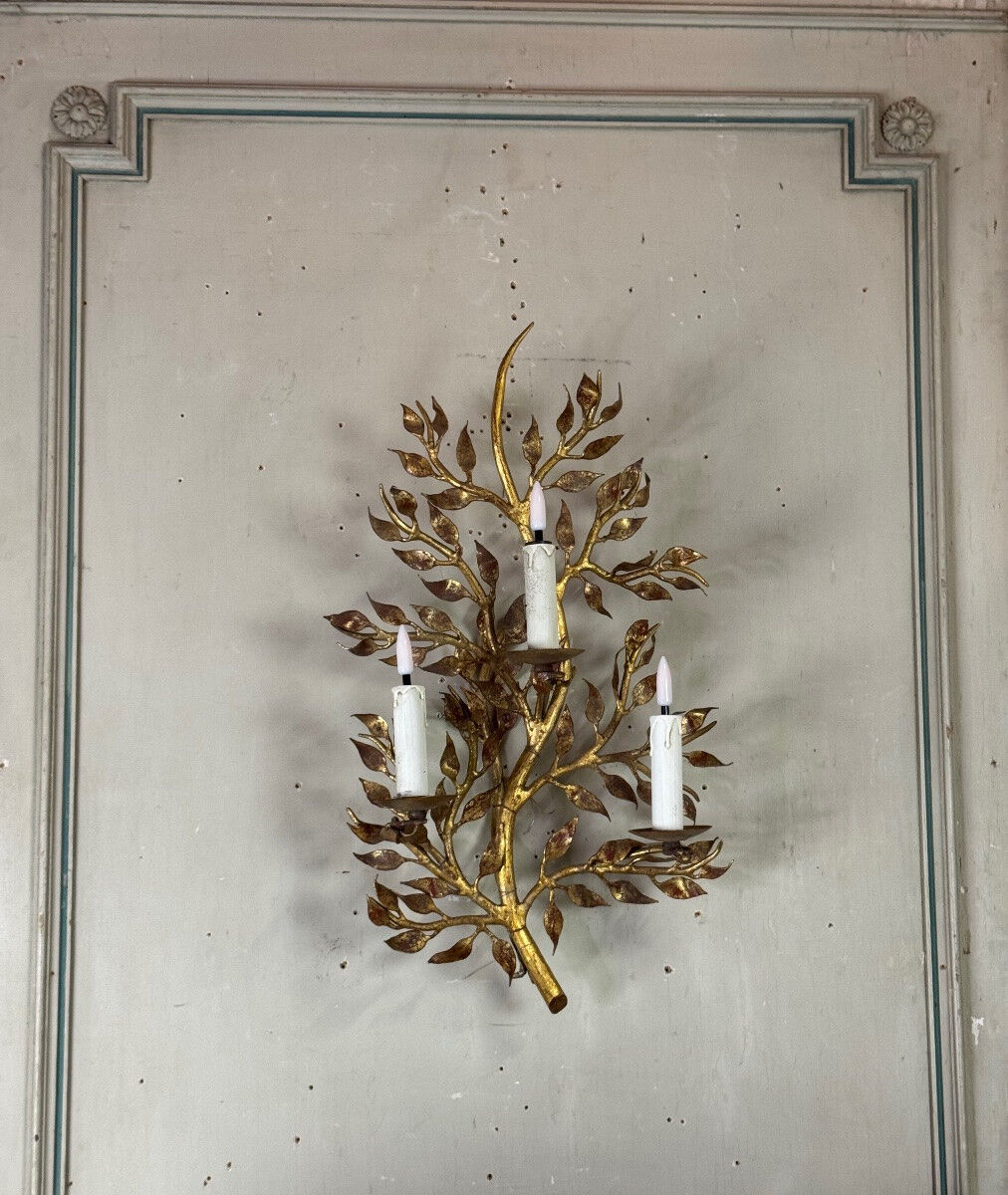 Gilded metal wall lamp with foliage, France circa 1950