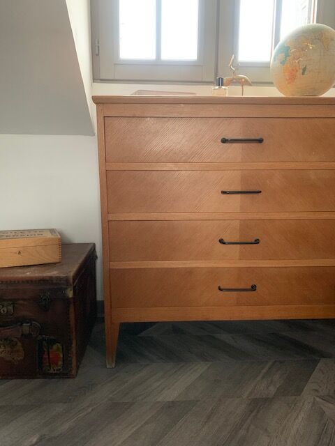 chest of drawers