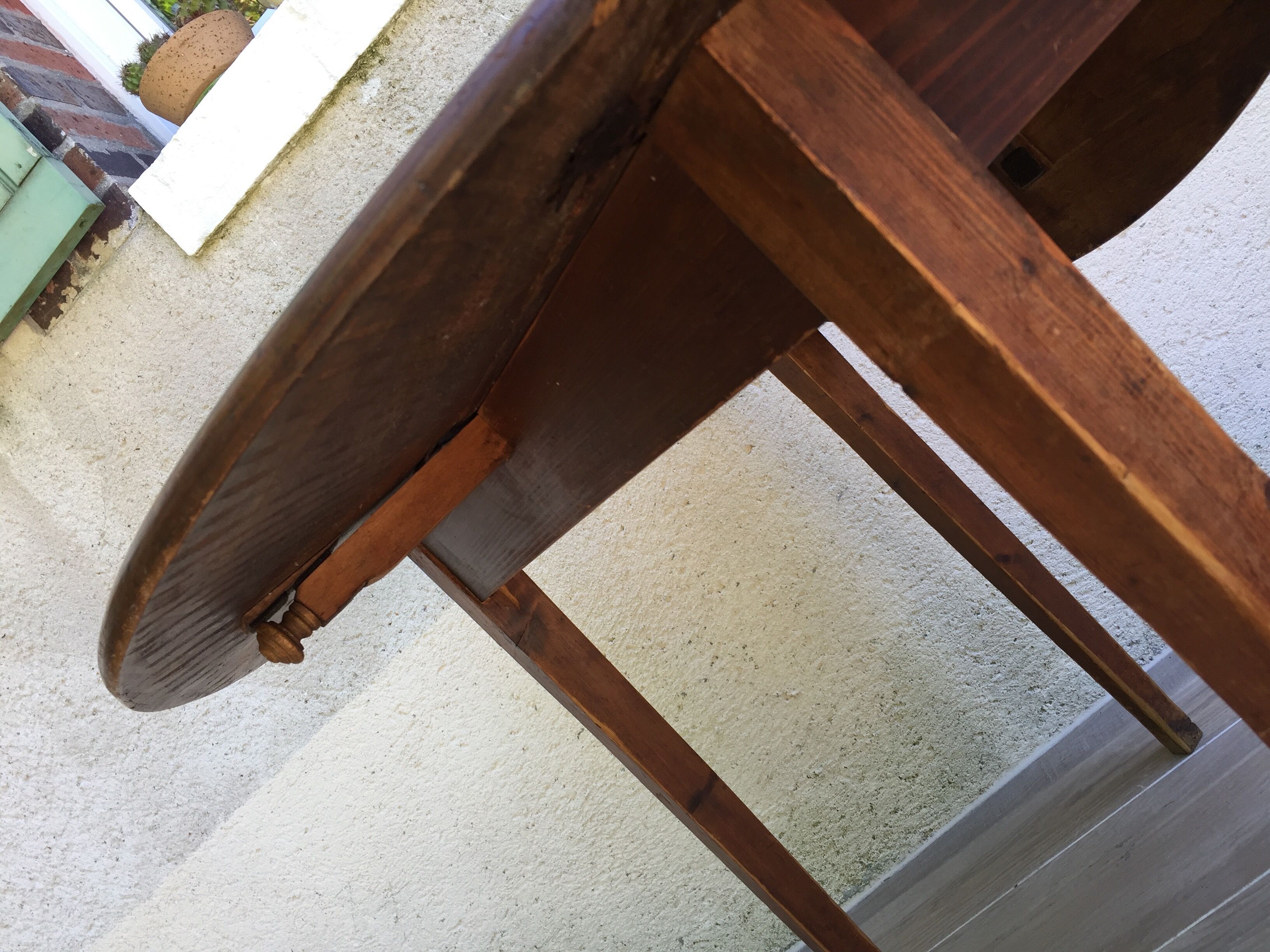 Round table at 2 vintage wood rabats