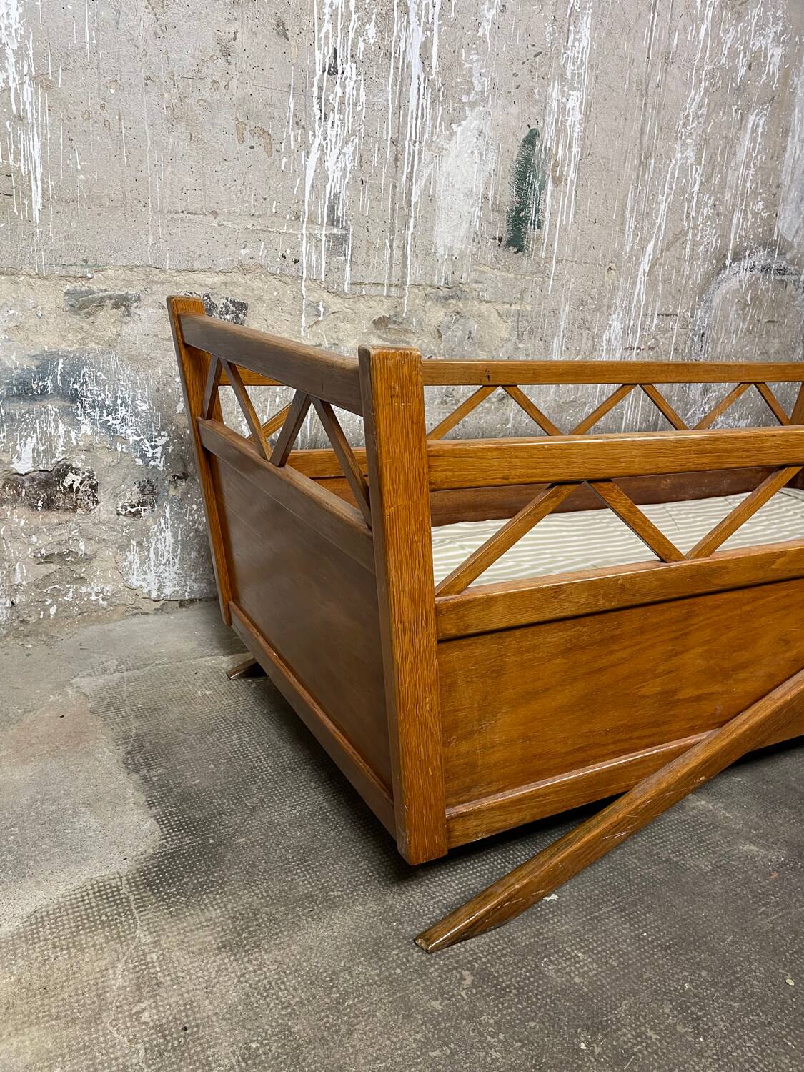 Lit bébé vintage années 60