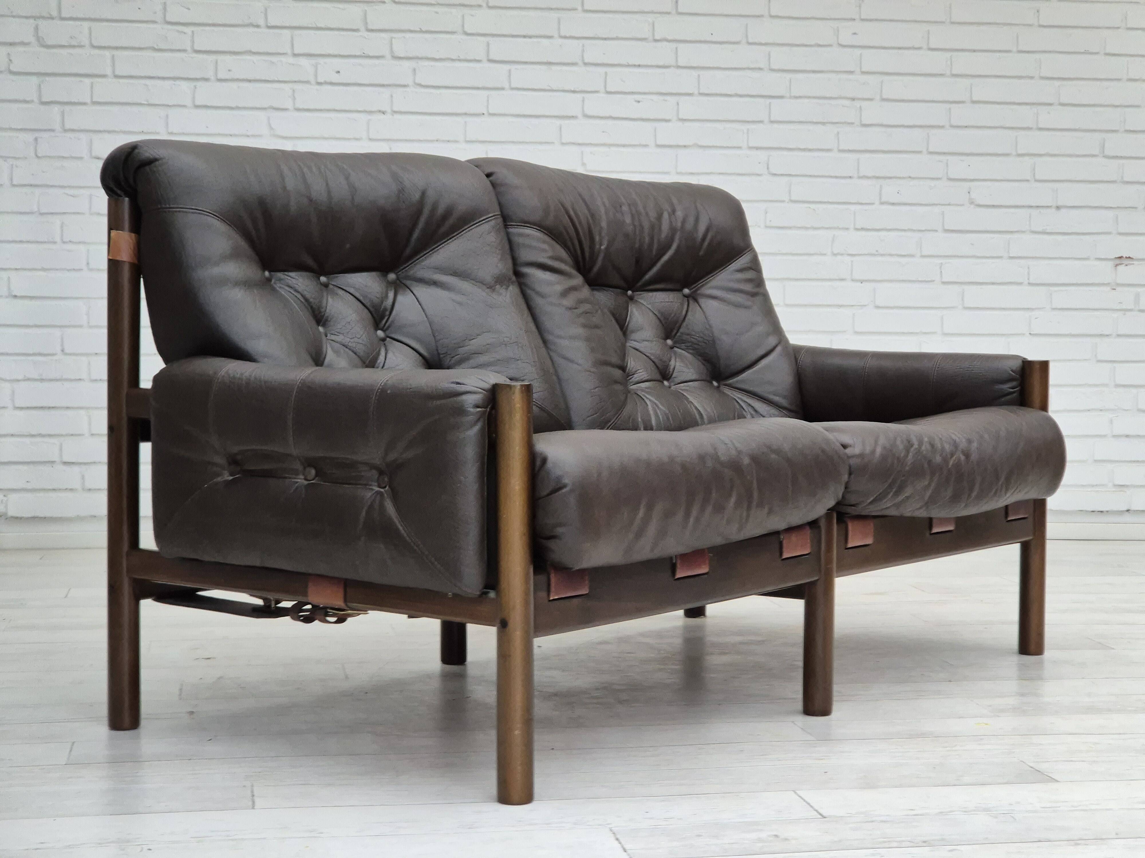 Années 1970, design norvégien par Ivar Opsvik pour Bruksbo Norvège, canapé 2 places, modèle "Safari".