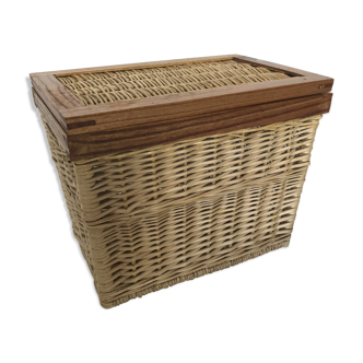 Wicker trunk