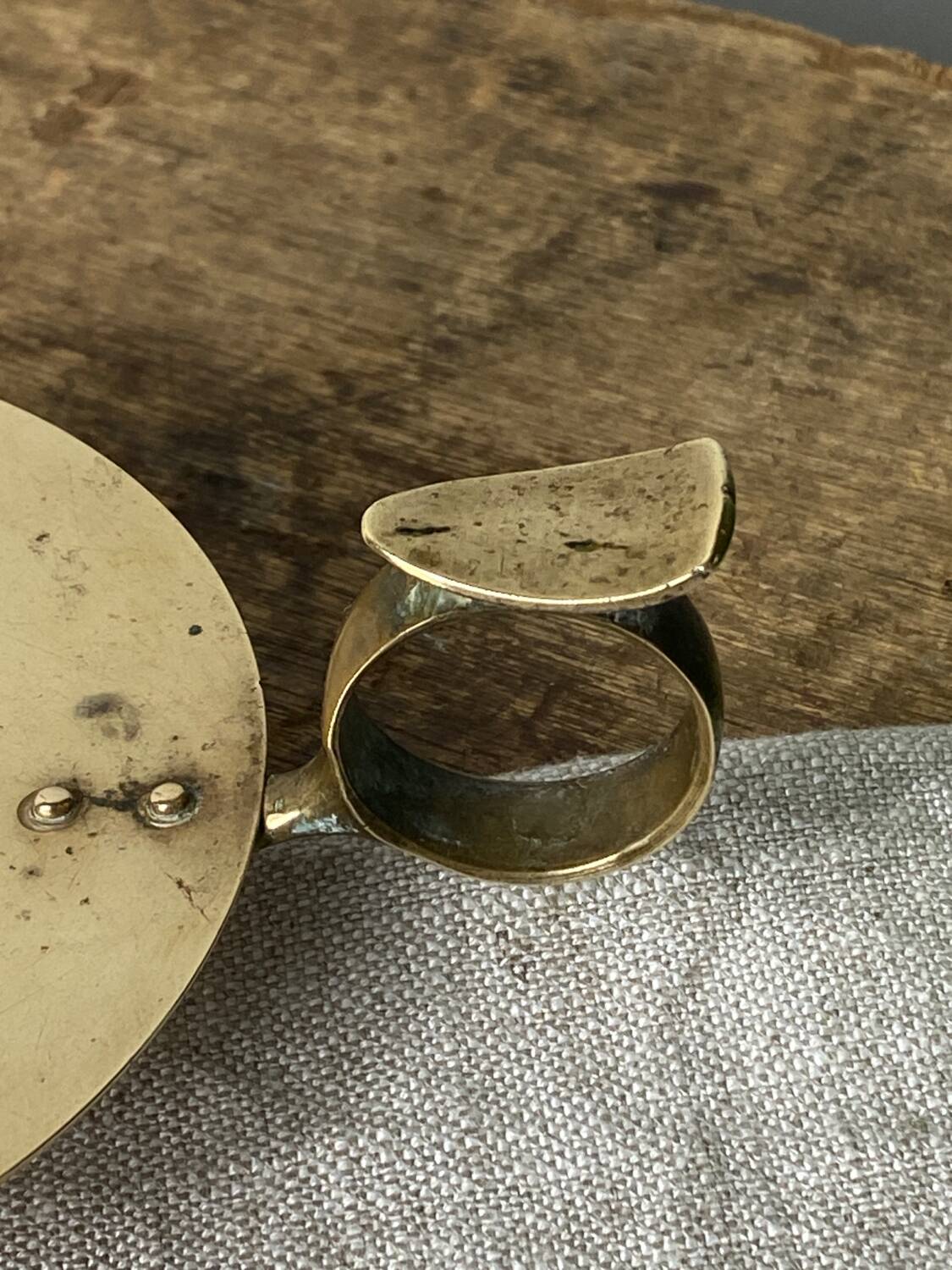 Cellar rat candle holder with brass ring