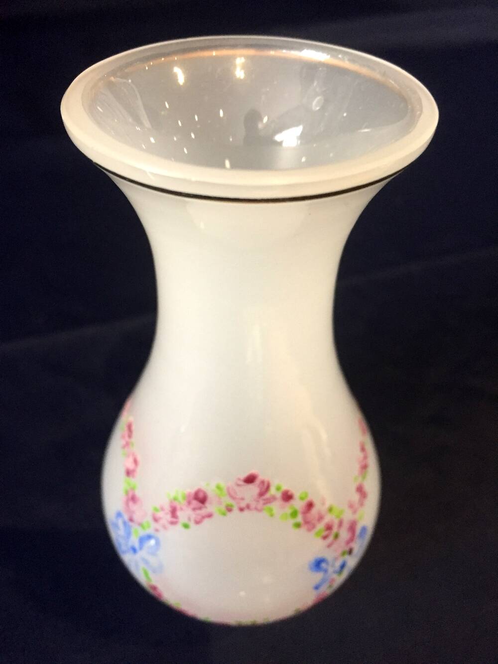 Small soliflore vase in white opaline with floral decor