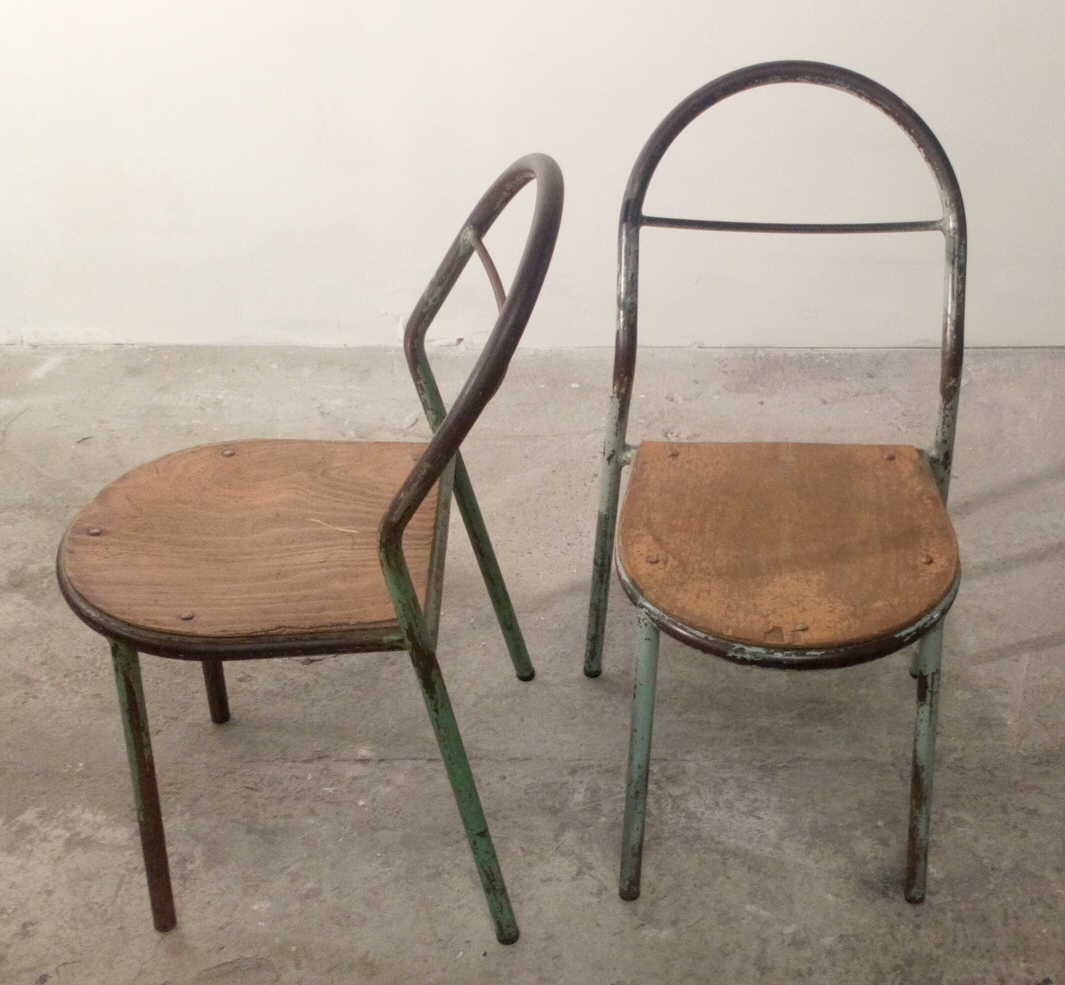 Paire de chaises en bois