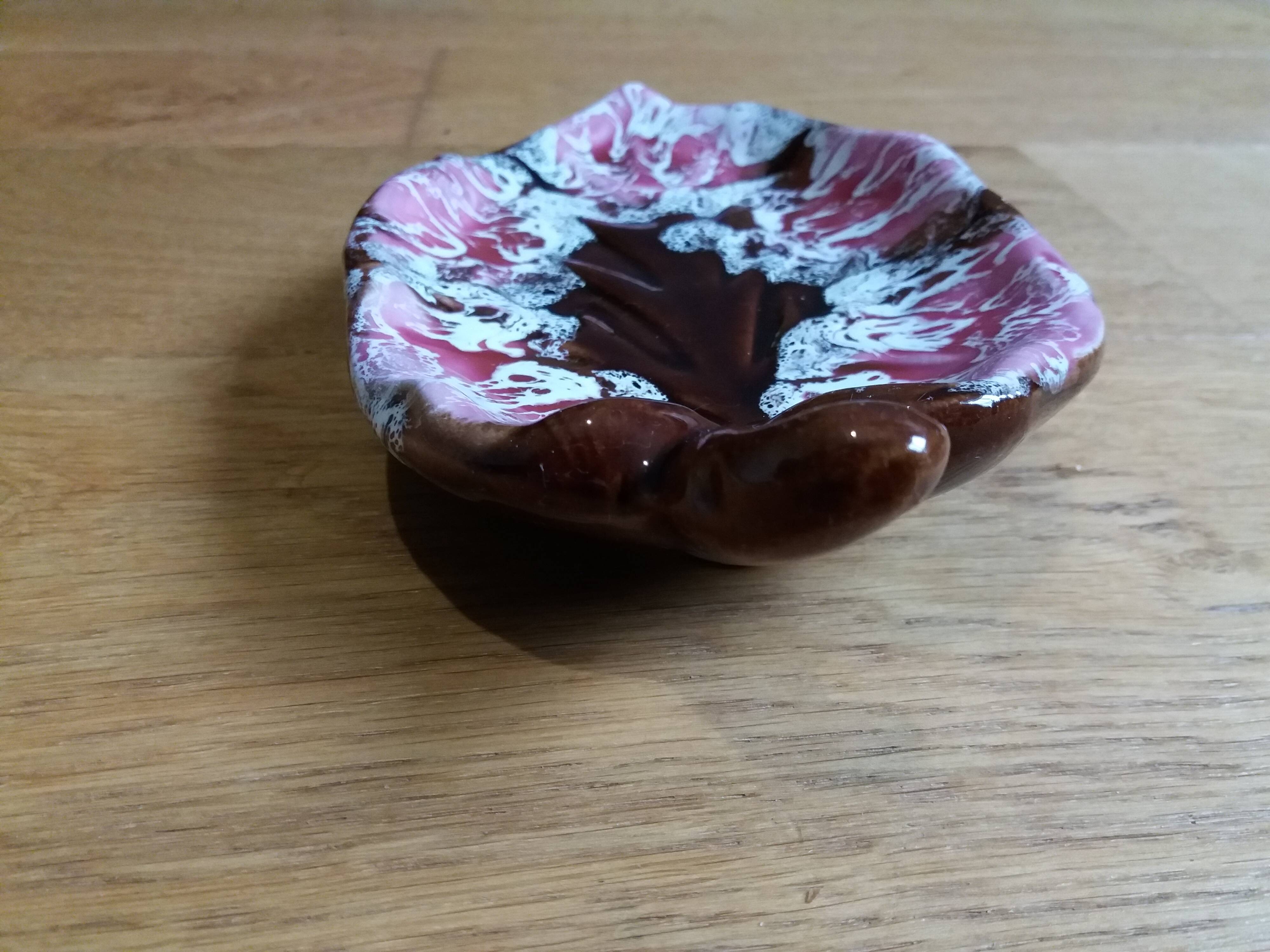 Vallauris leaf cup ramekin