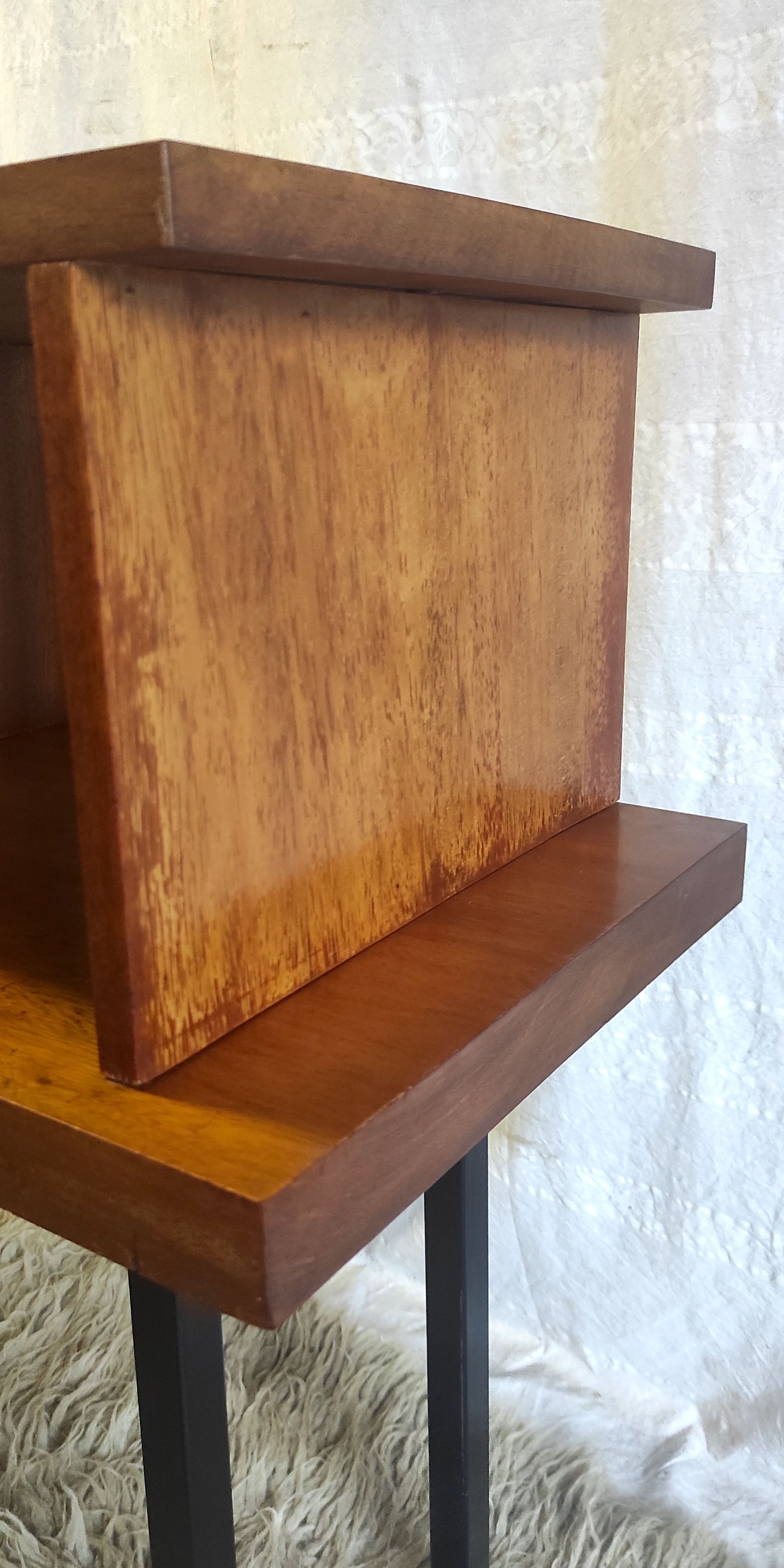 Modernist side table in solid wood and black lacquered metal 50s/60s
