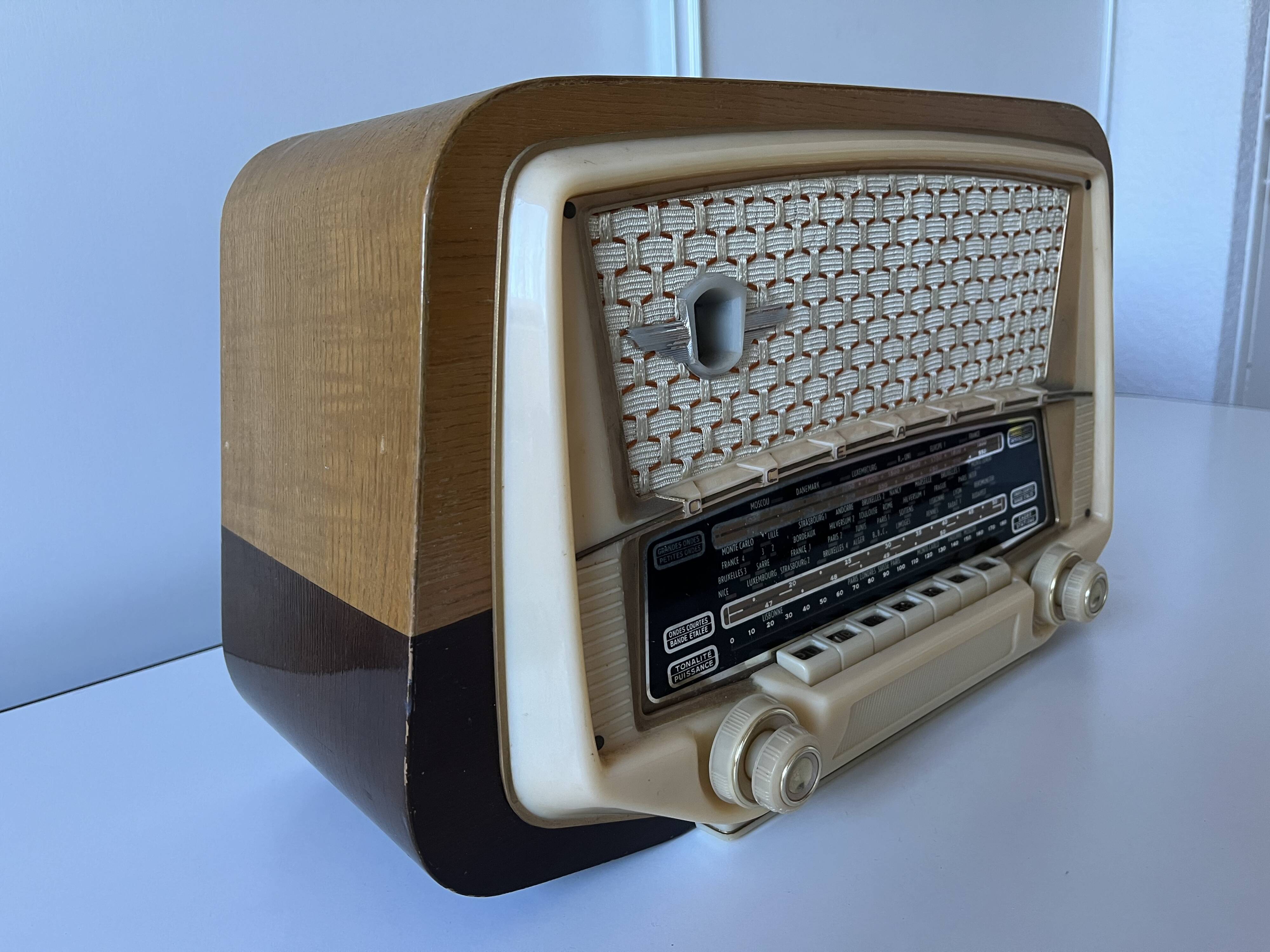 Old oceanic radio "pilot type"