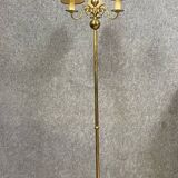 Lucien Gau: grand lampadaire néo classique à patine vieil or vers 1960-1970
