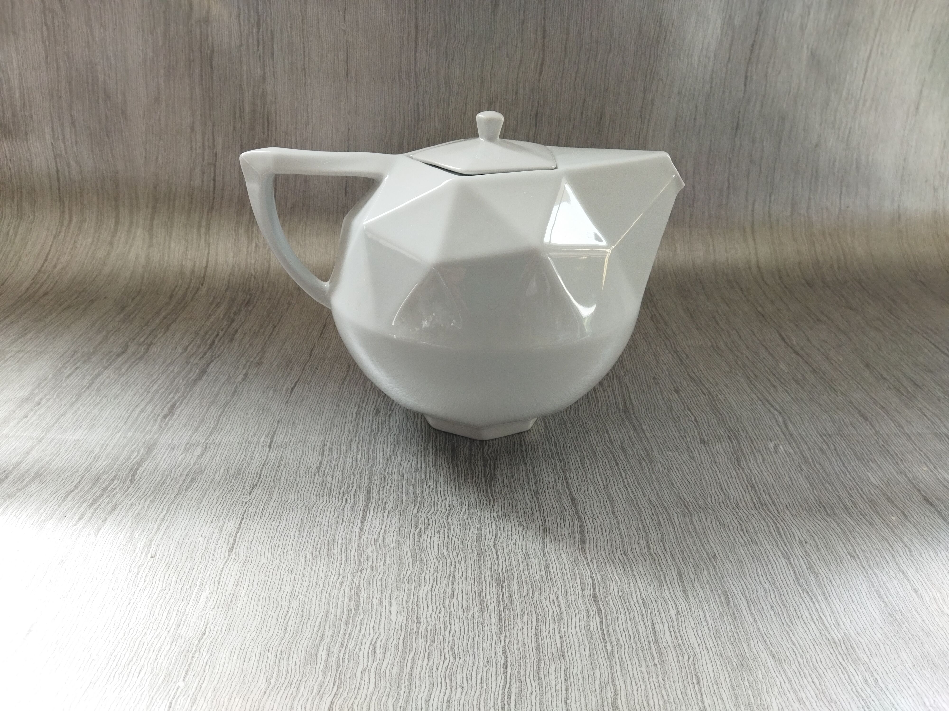 Porcelain teapot Deshoulières