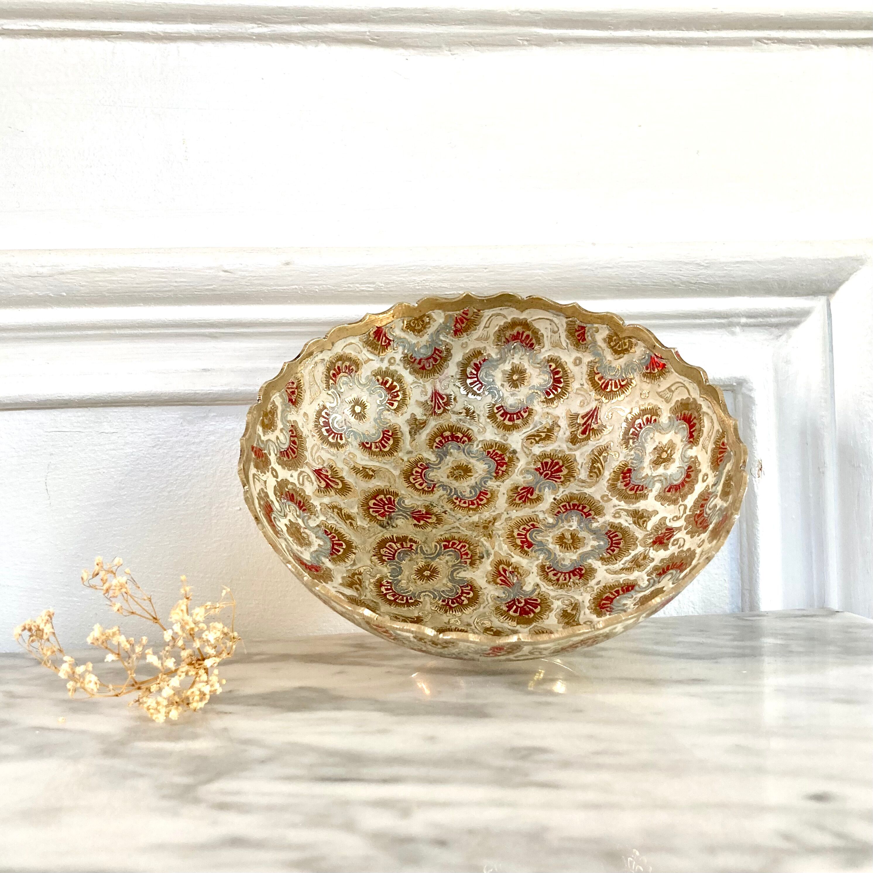 Vacuum pocket enamelled brass cut