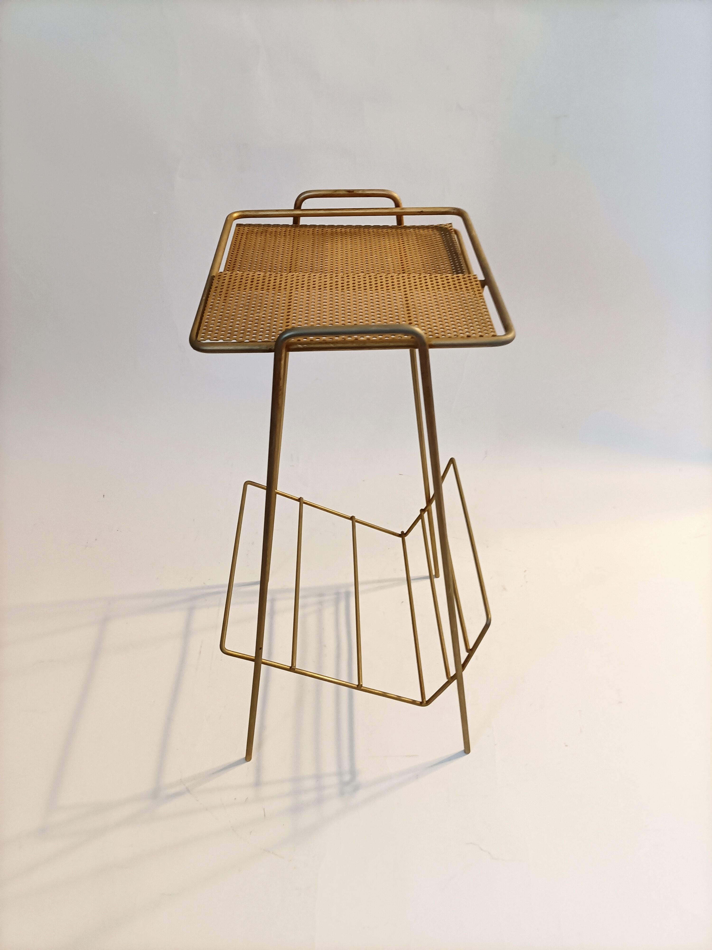 Magazine holder table in gold metal 1950 vintage
