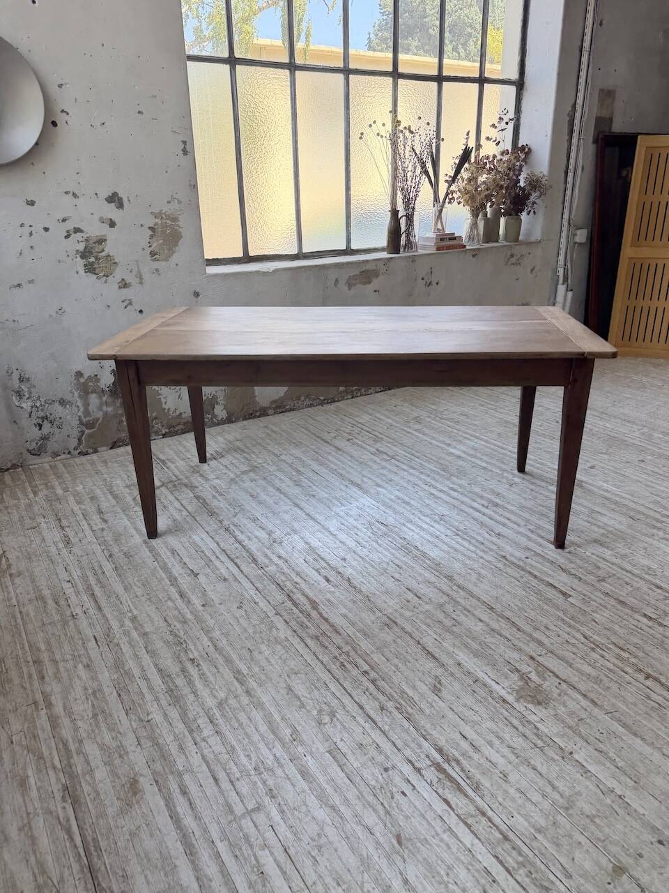 Table de ferme noyer pieds fuseaux 1950