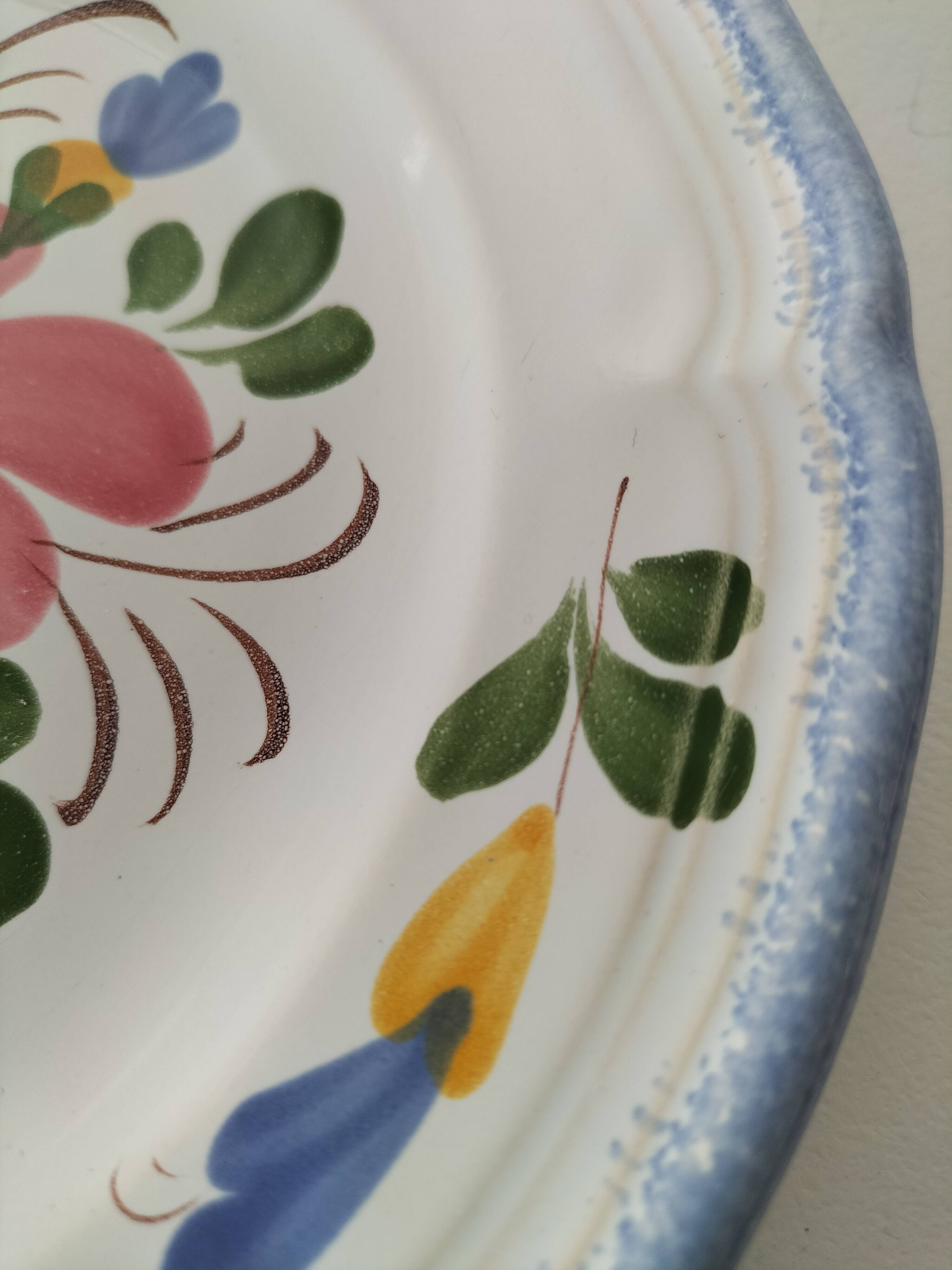 Assiette Faïencerie de Pornic modèle Laken peinte à la main