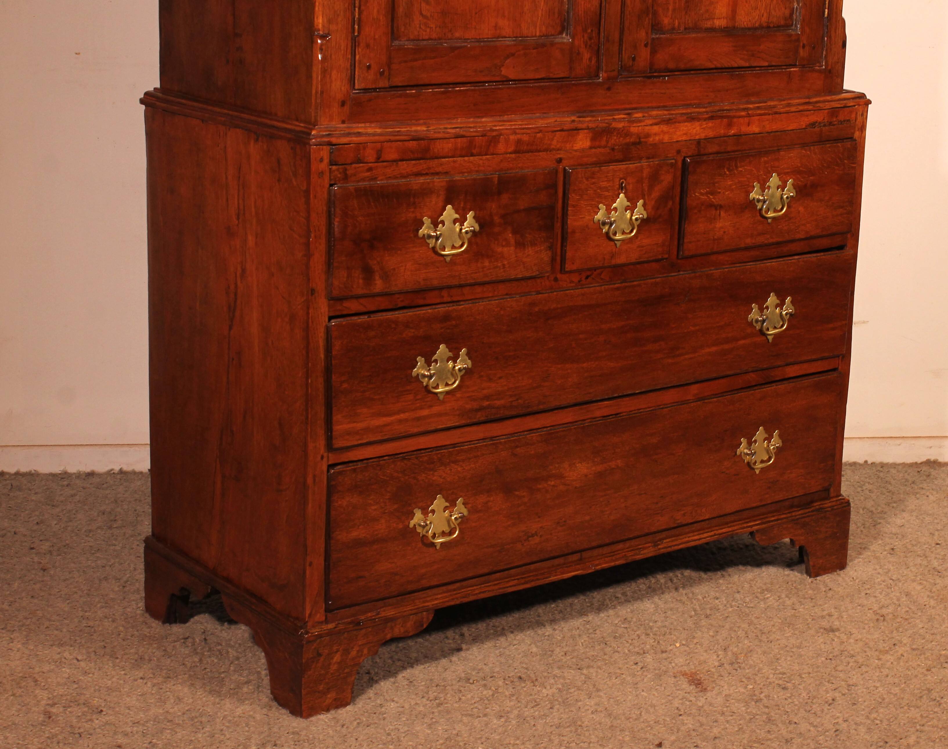 Small 18th Century Oak Linen Press
