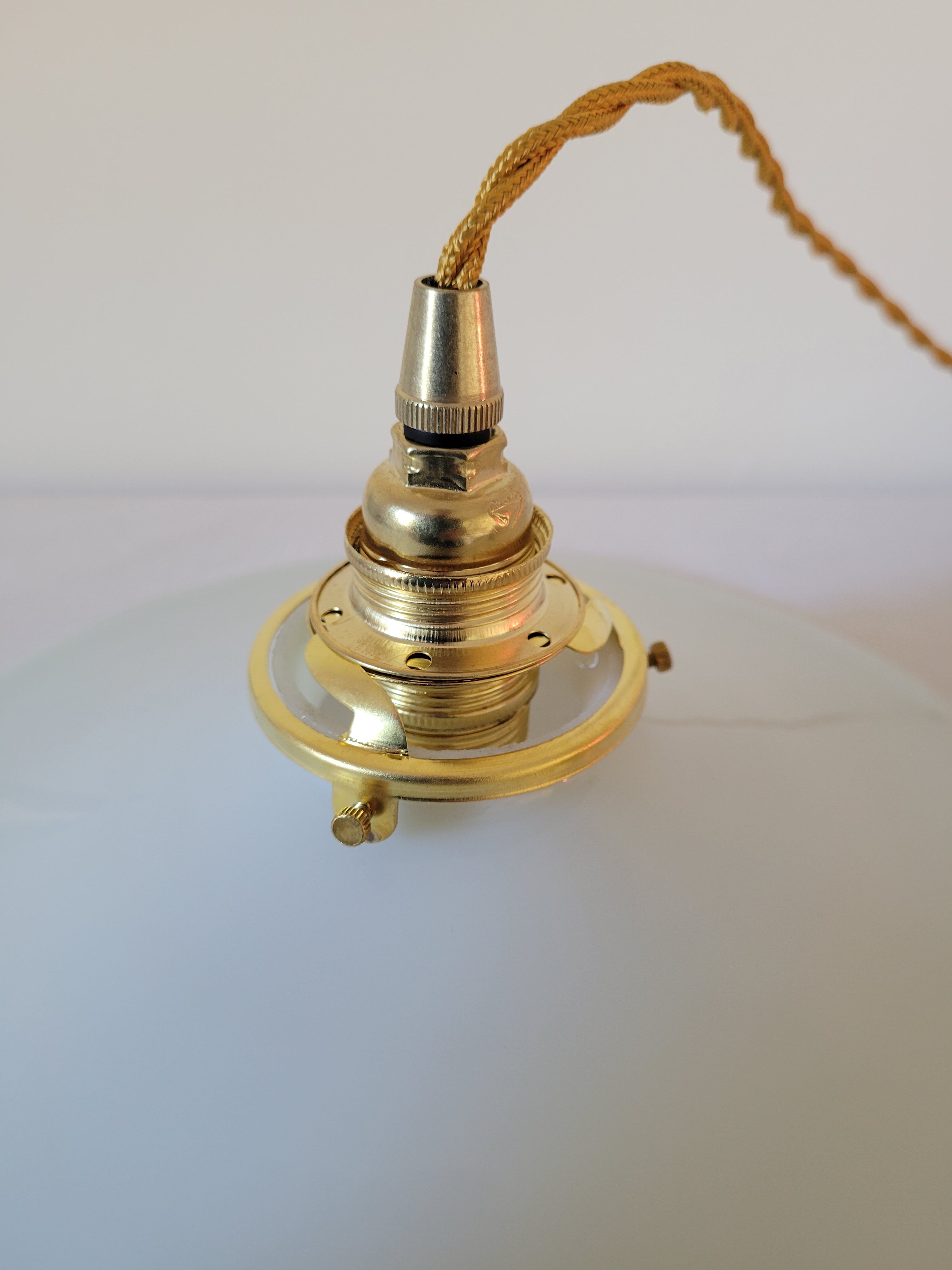 White opaline suspension