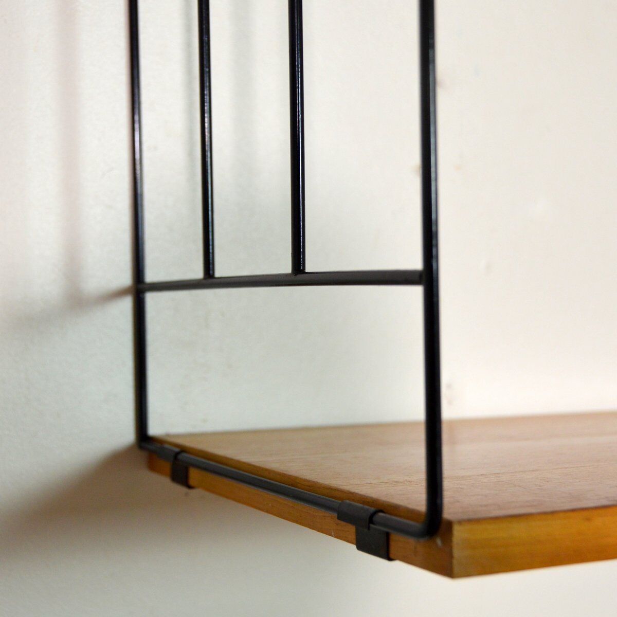 Shelf string 1960 vintage