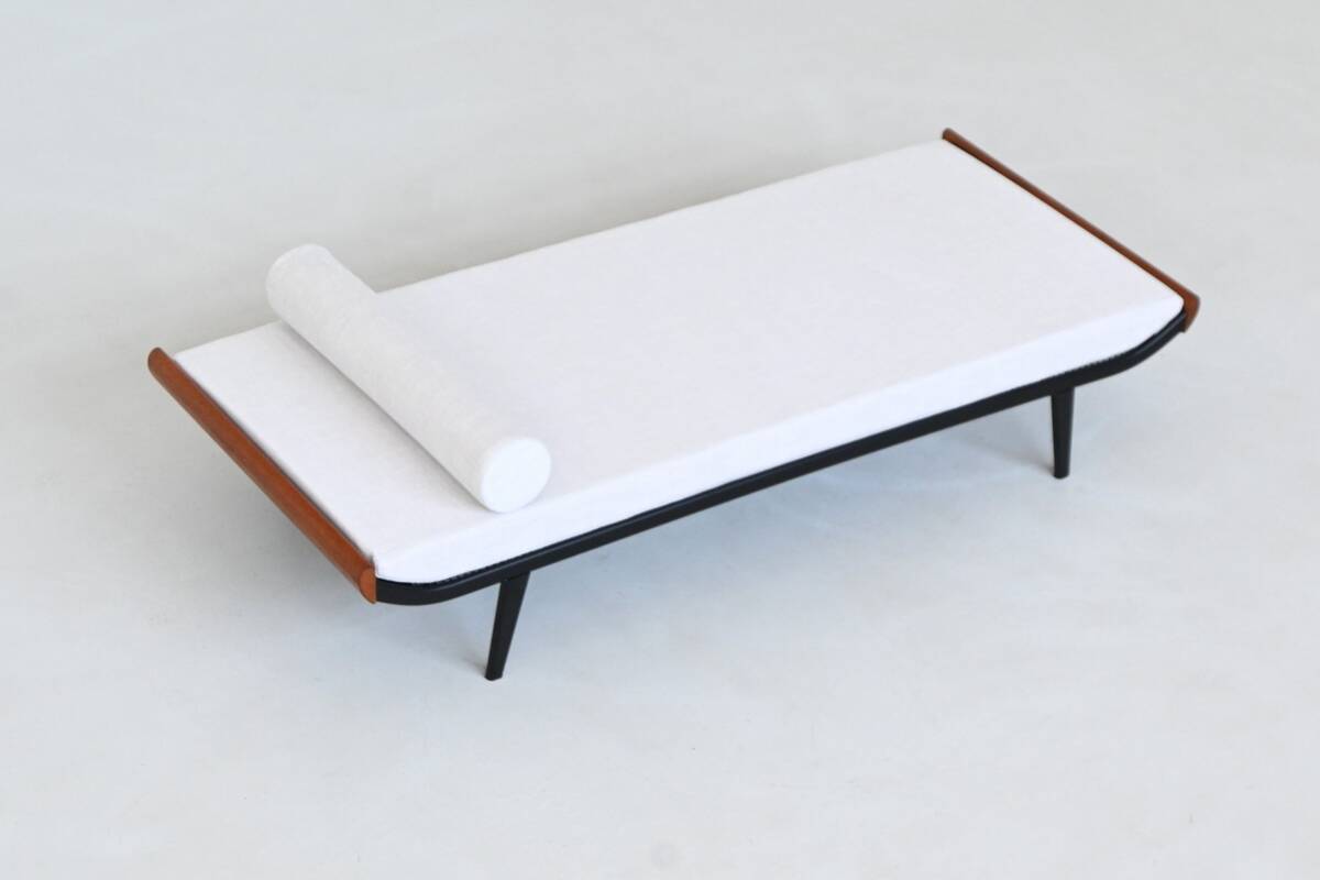 Dick Cordemeijer Cleopatra daybed white fabric Auping Netherlands 1954