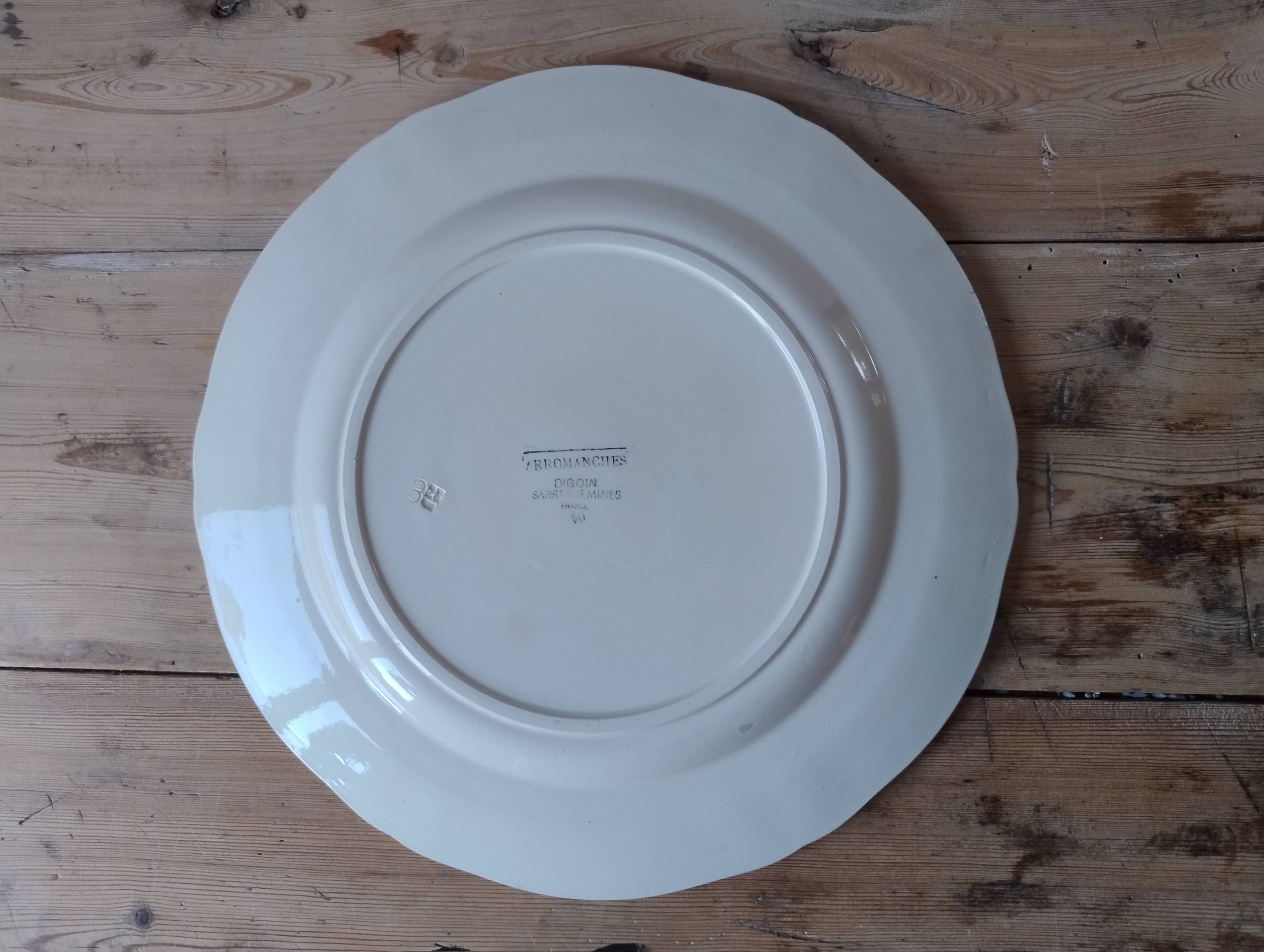 Vintage serving dish in earthenware Digoin & Sarreguemines Arromanches