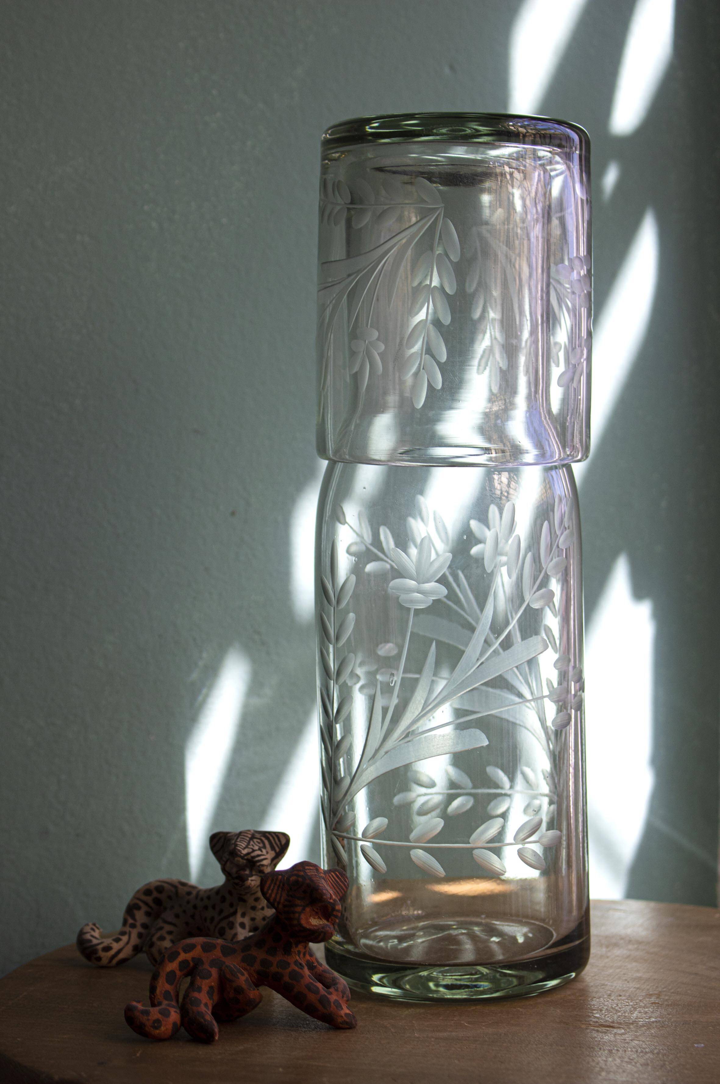 Carafe et verre en verre soufflé et gravé