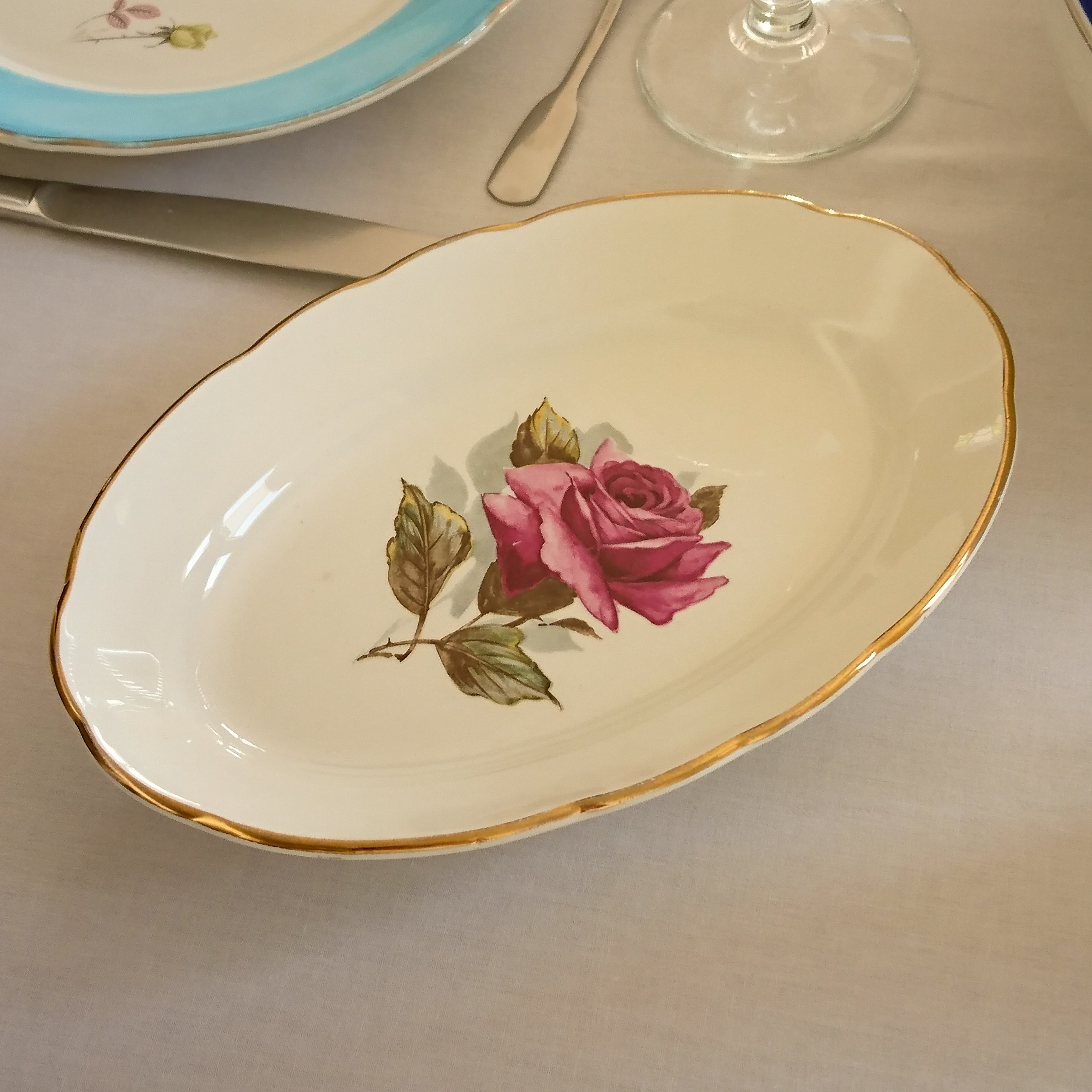 Ravier faience of gien white pink pattern in the center