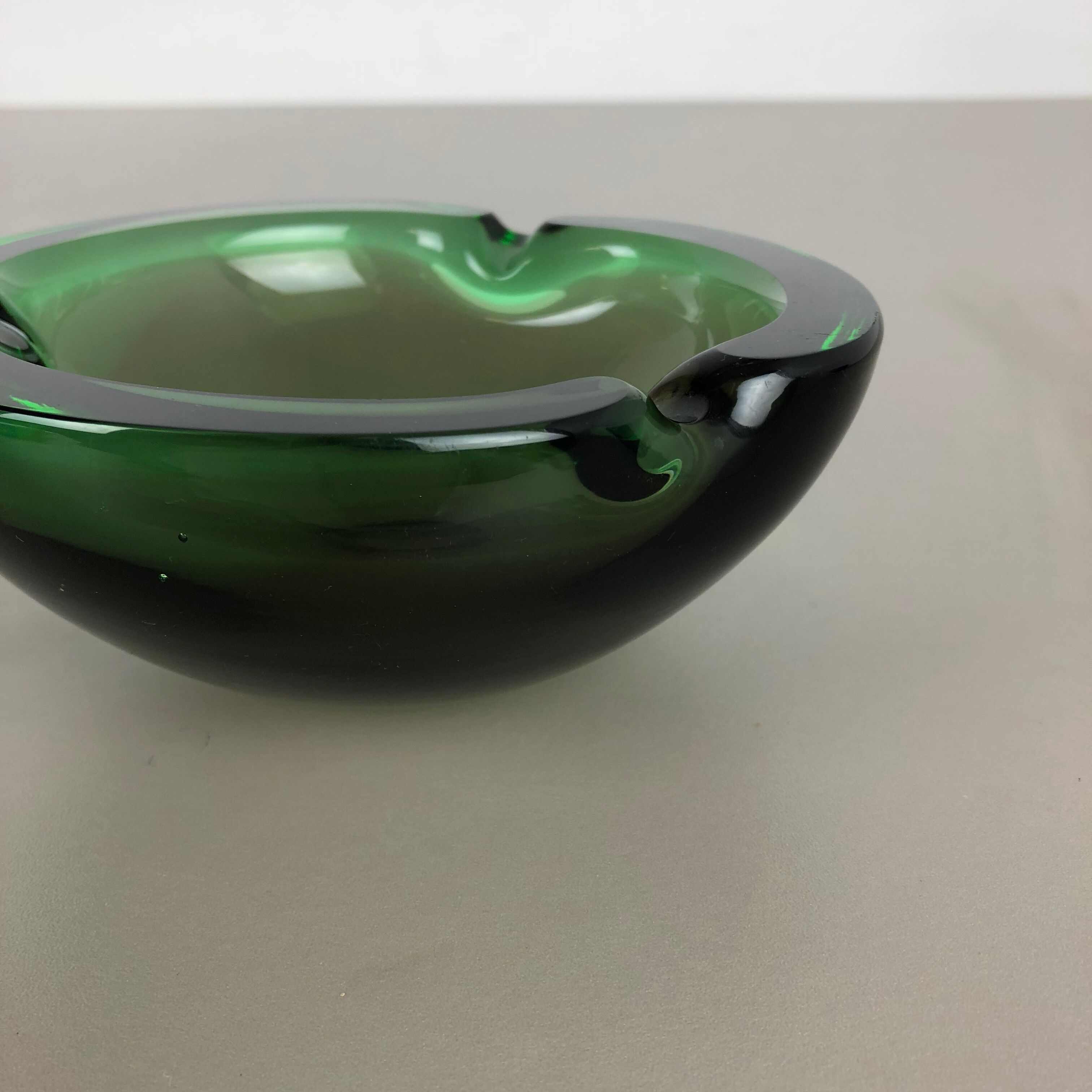 Heavy Murano Glass "Green" Bowl Element Shell Ashtray Murano, Italy, 1970s