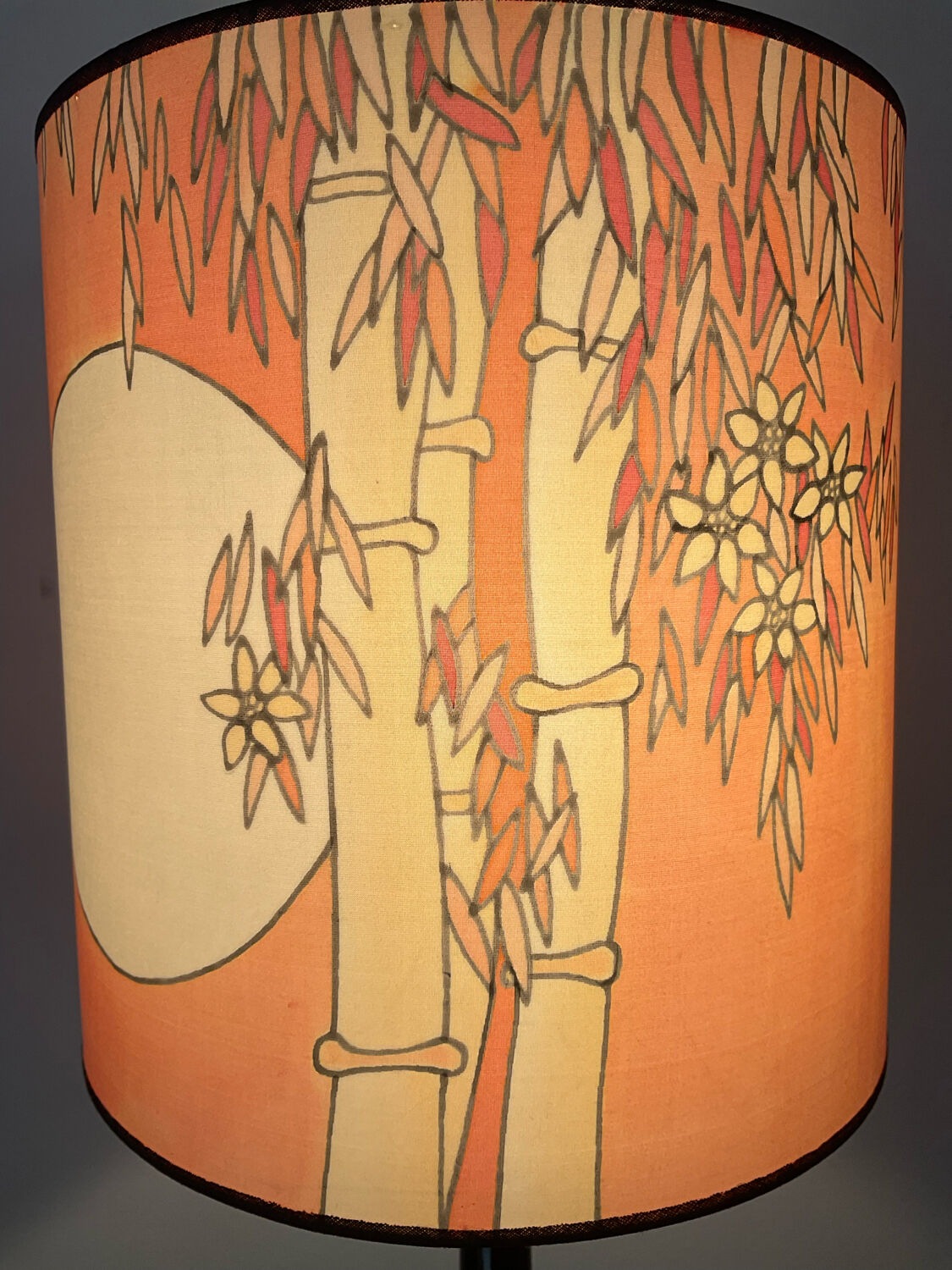 Vintage lamp in wood and silk