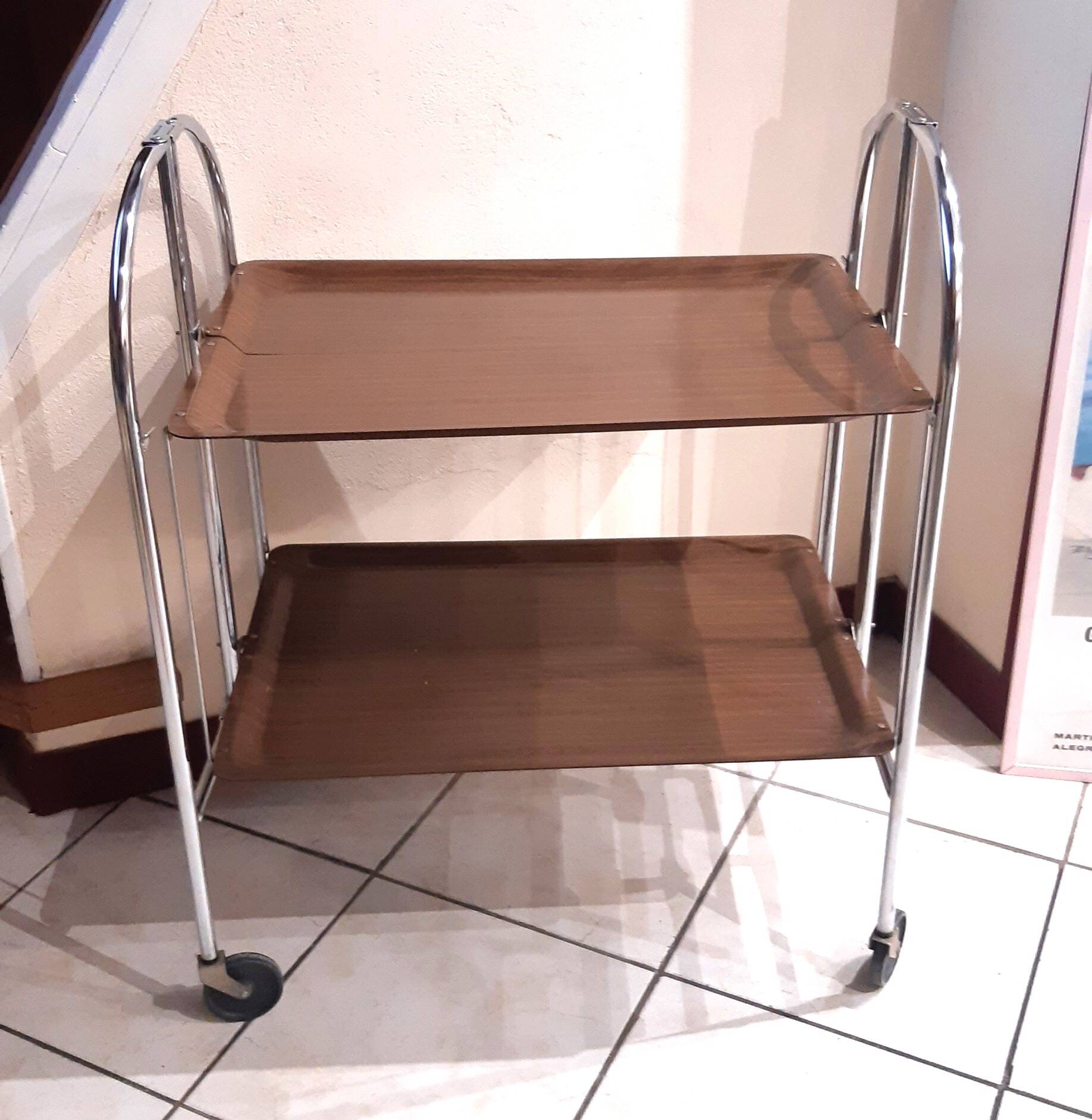 Folding serving table in formica
