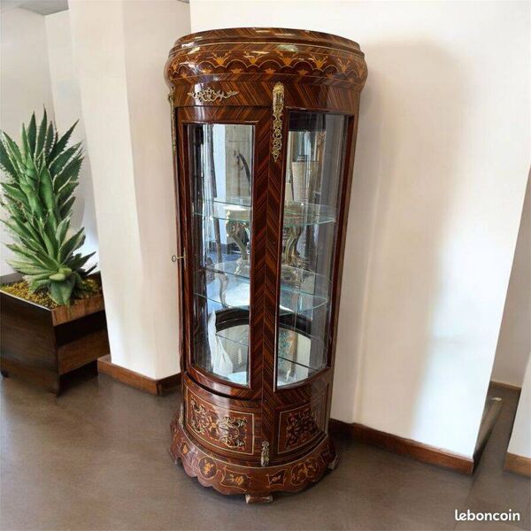 Vitrine style Louis XV de Prestige en Bois & Bronze – Élégance Classique