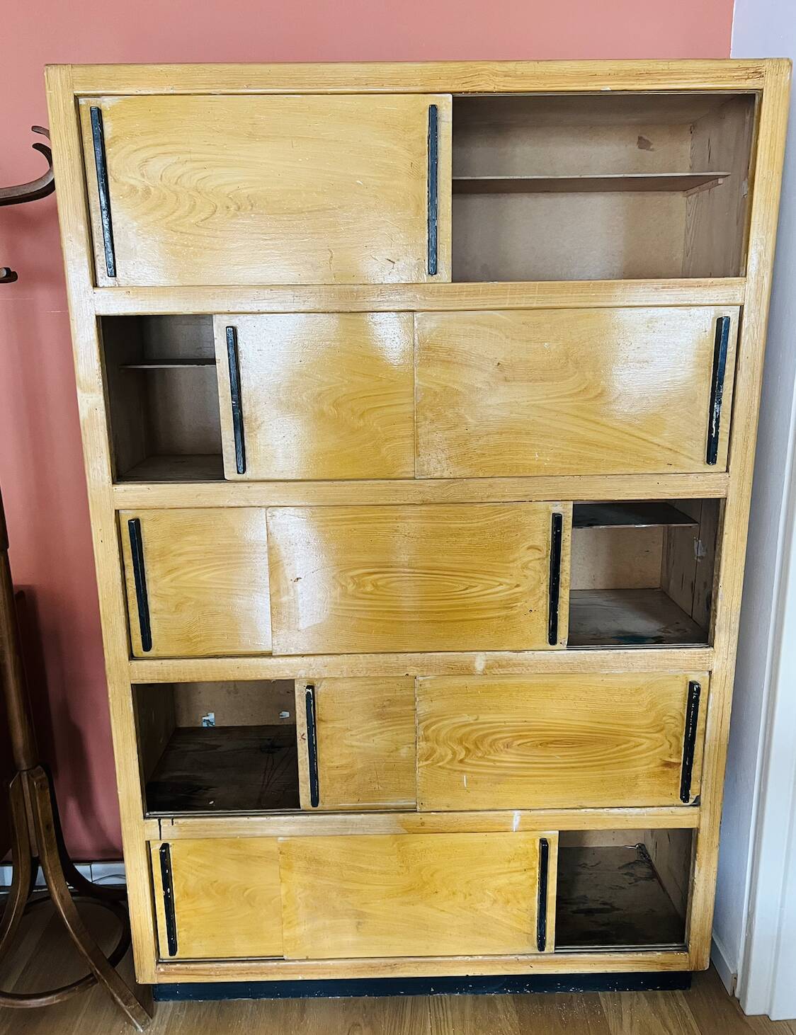 Ancien Meuble de Métier (Portes Coulissantes)