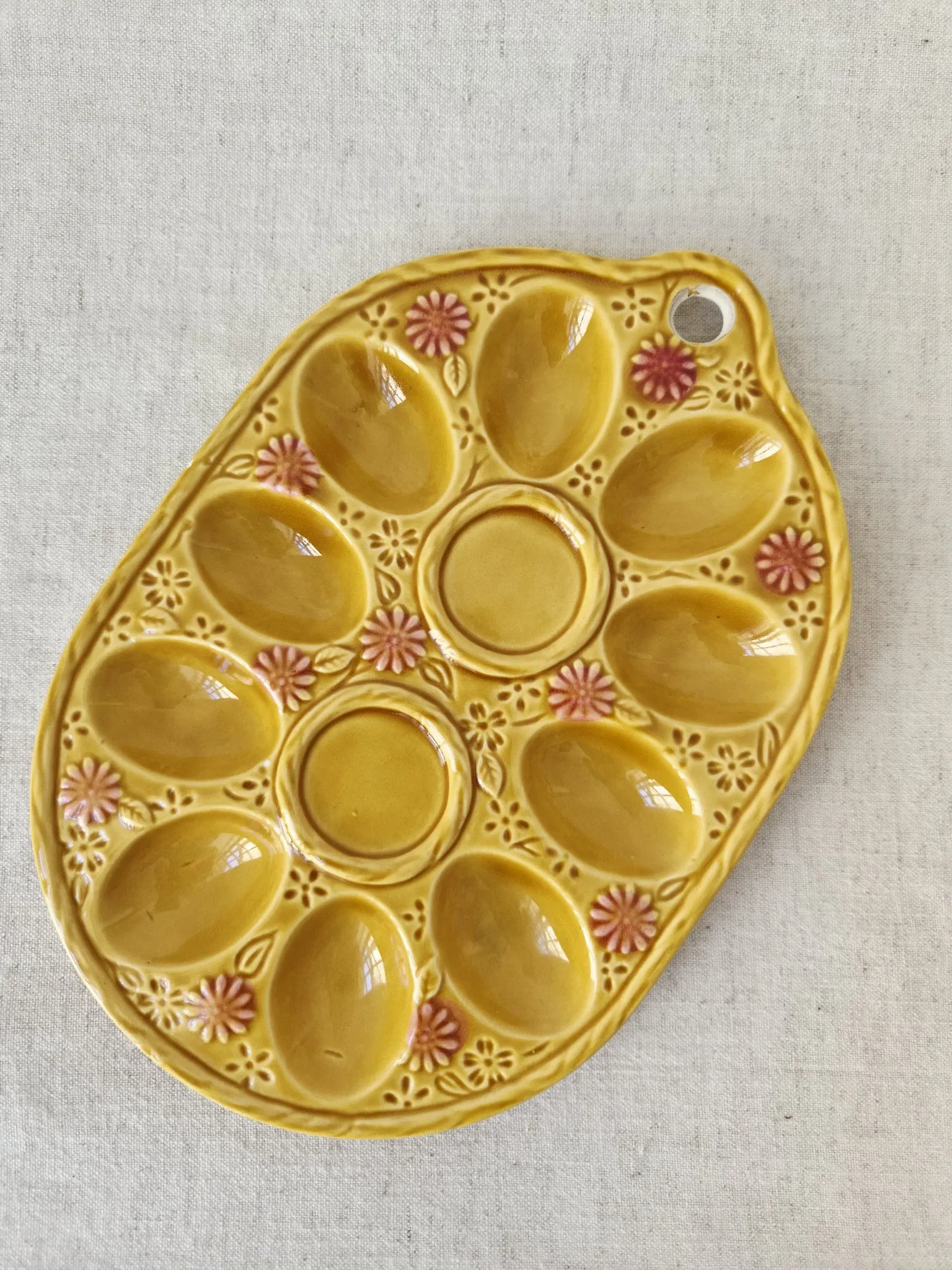 Vintage egg plate in majolica - 1970s