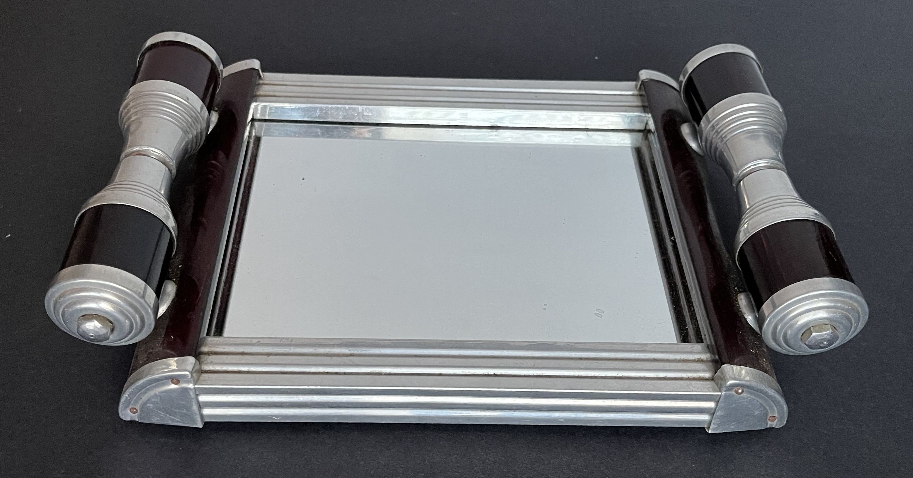 Rectangular mirror tray