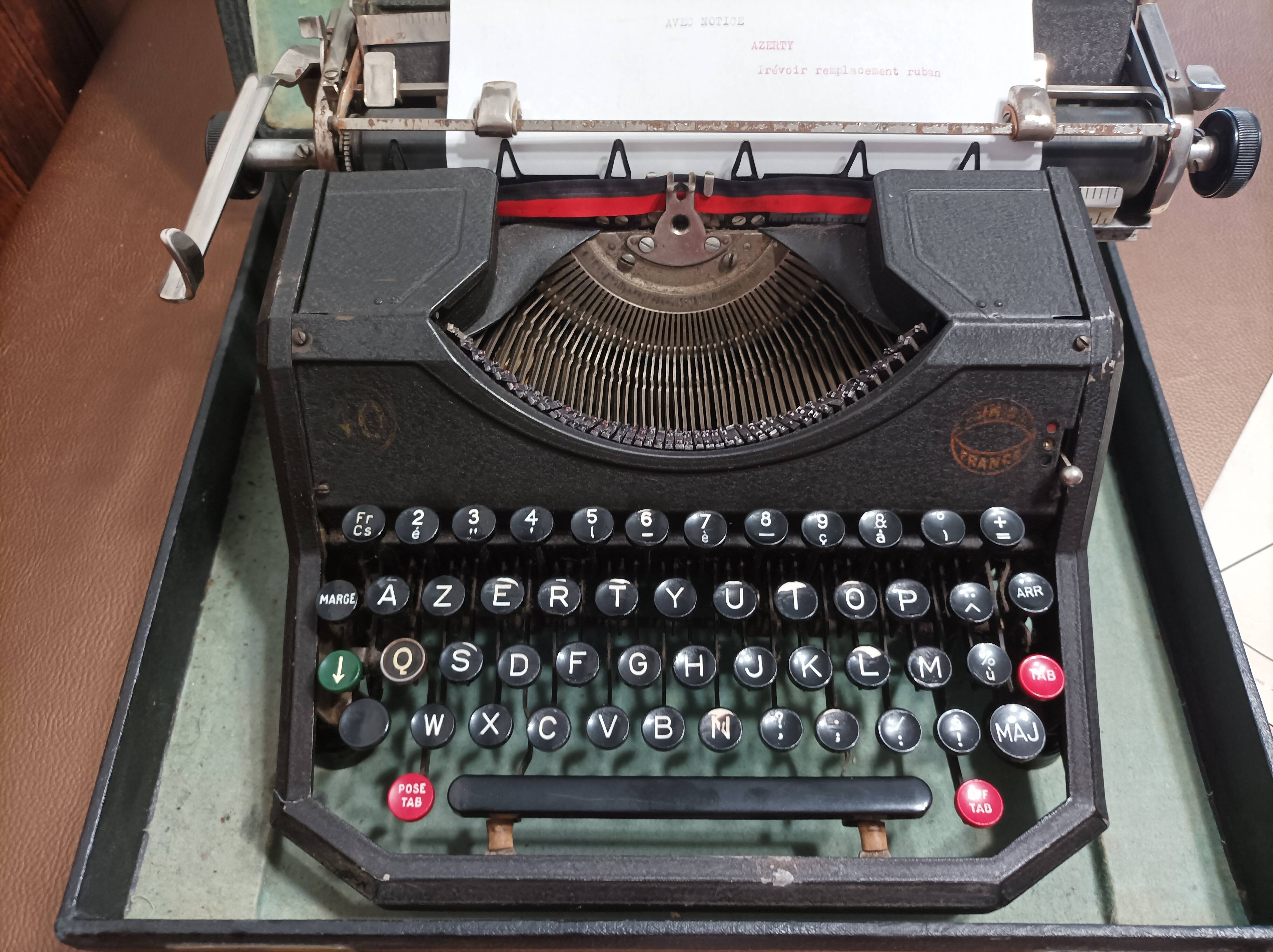 Old Rocher Rooy Functional Typewriter 1940s